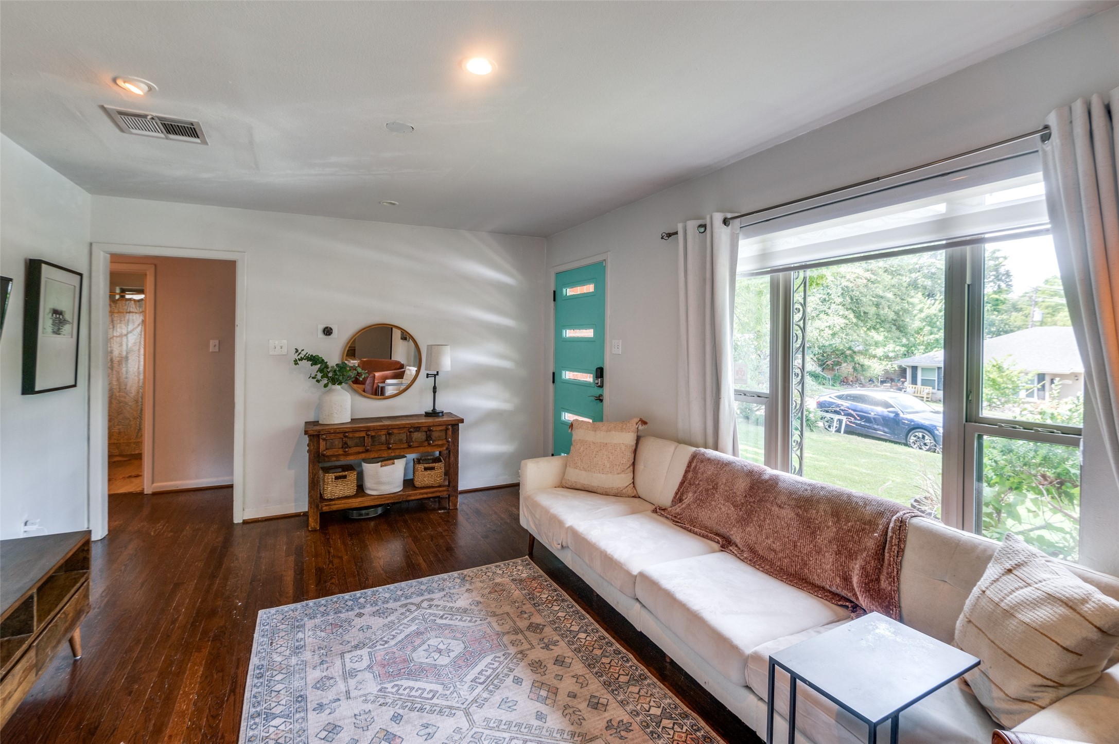 2211 Longwood Lane