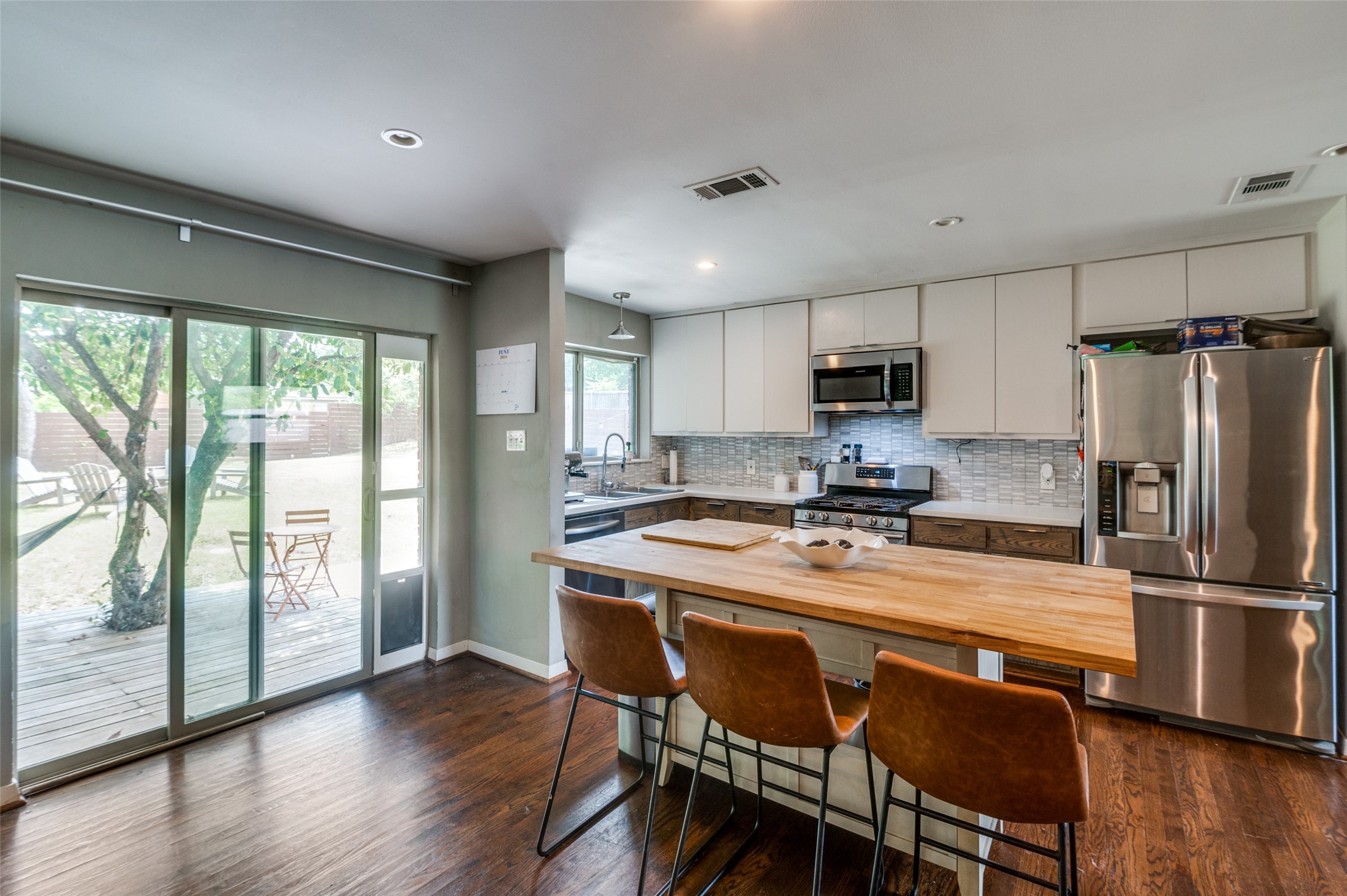 2211 Longwood Lane