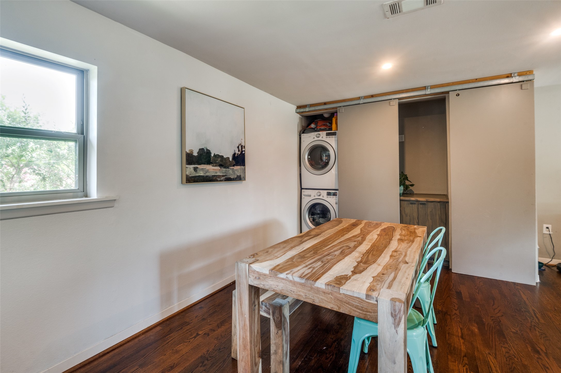 2211 Longwood Lane