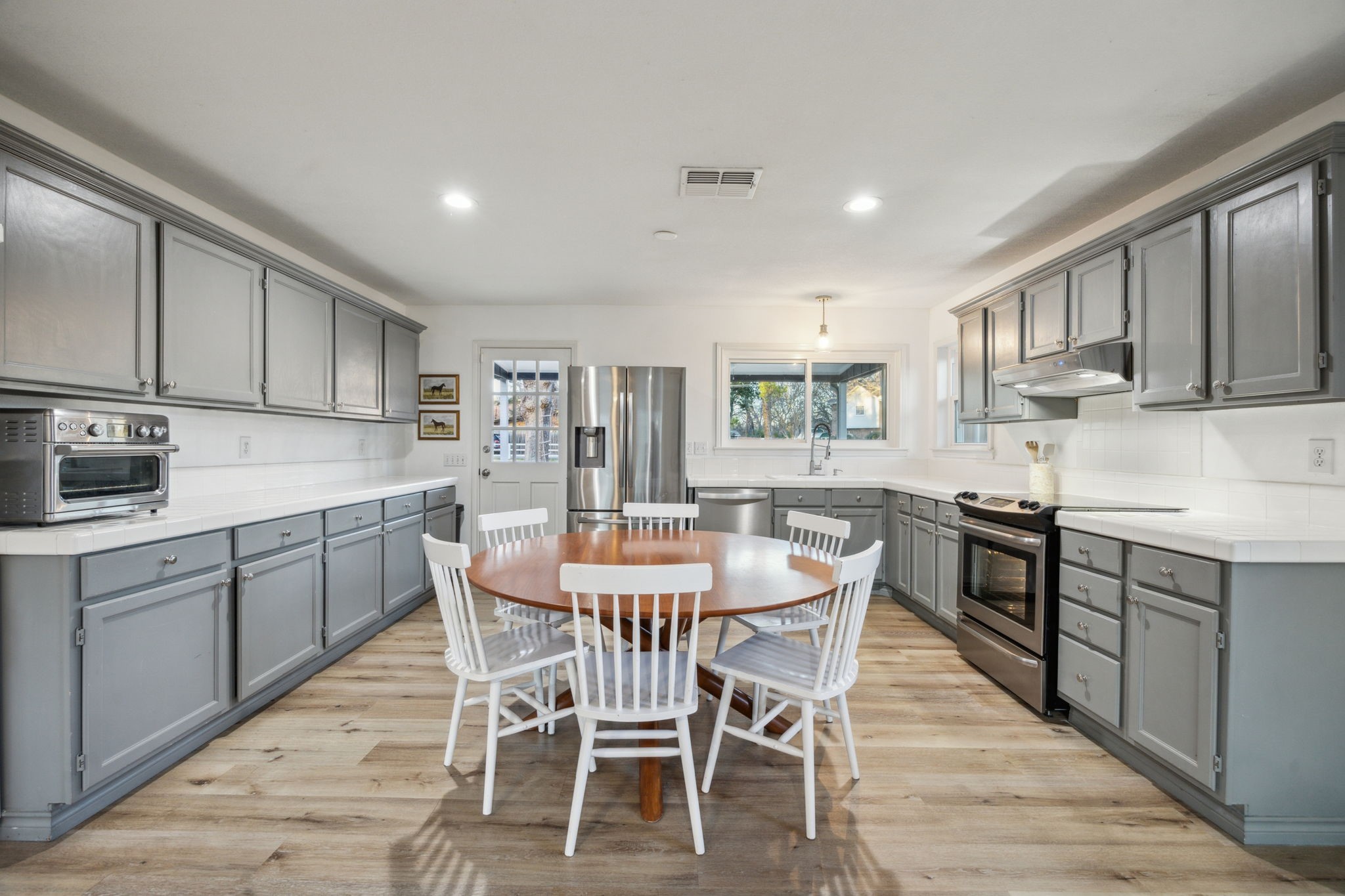 6612 Lakeside Drive