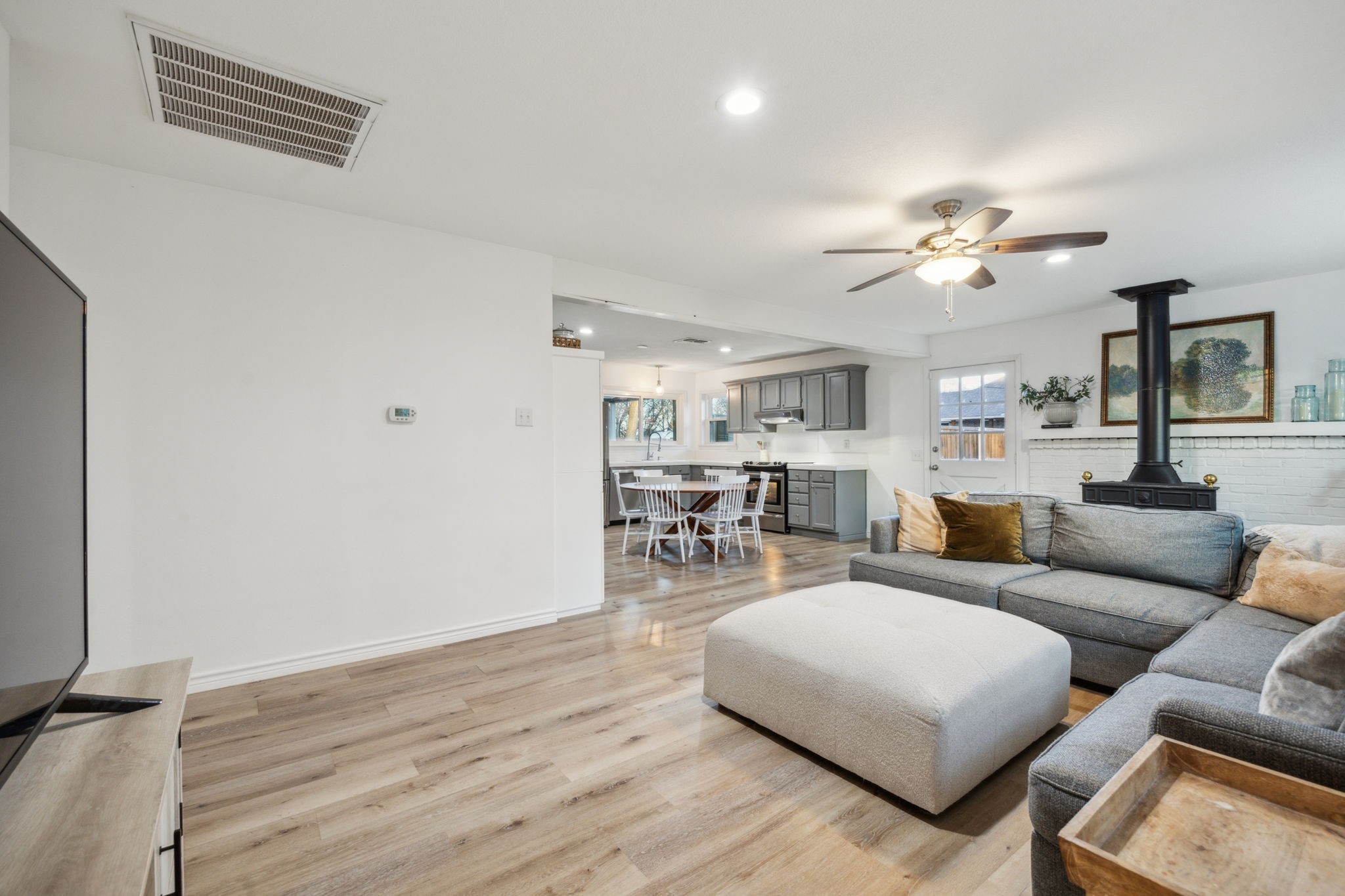6612 Lakeside Drive
