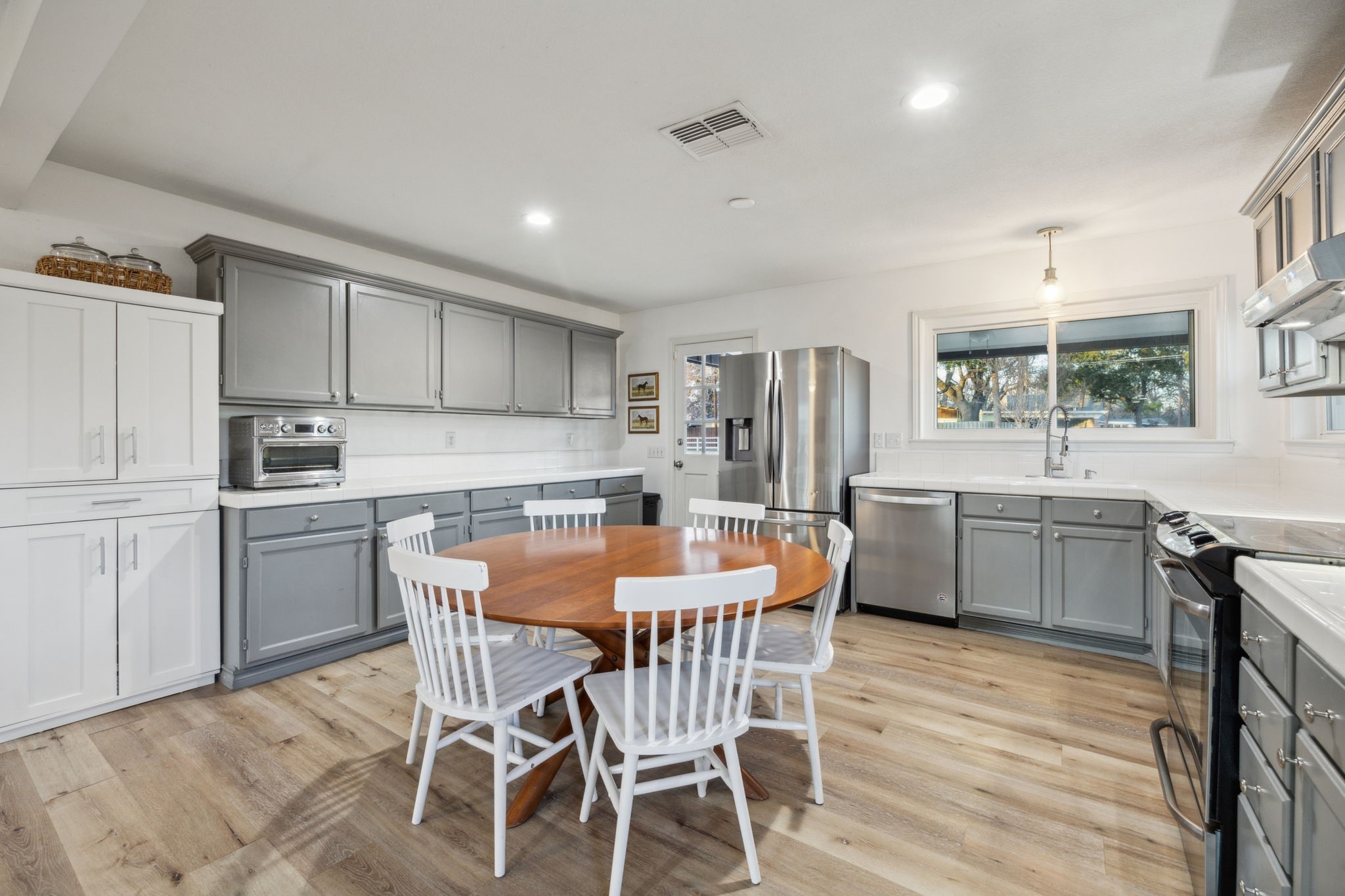 6612 Lakeside Drive