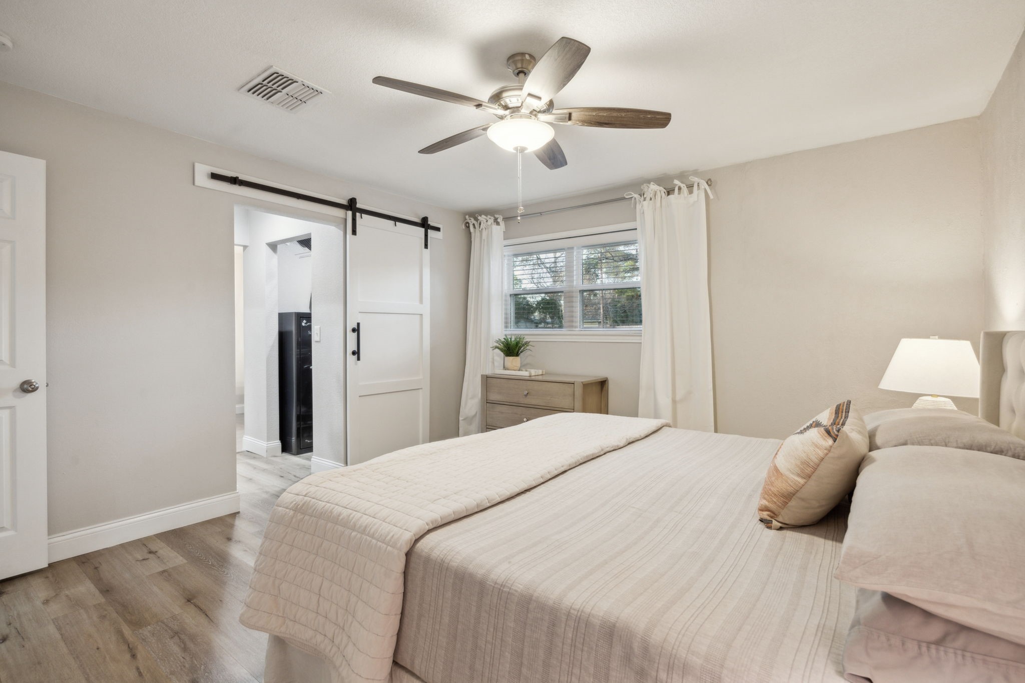 6612 Lakeside Drive