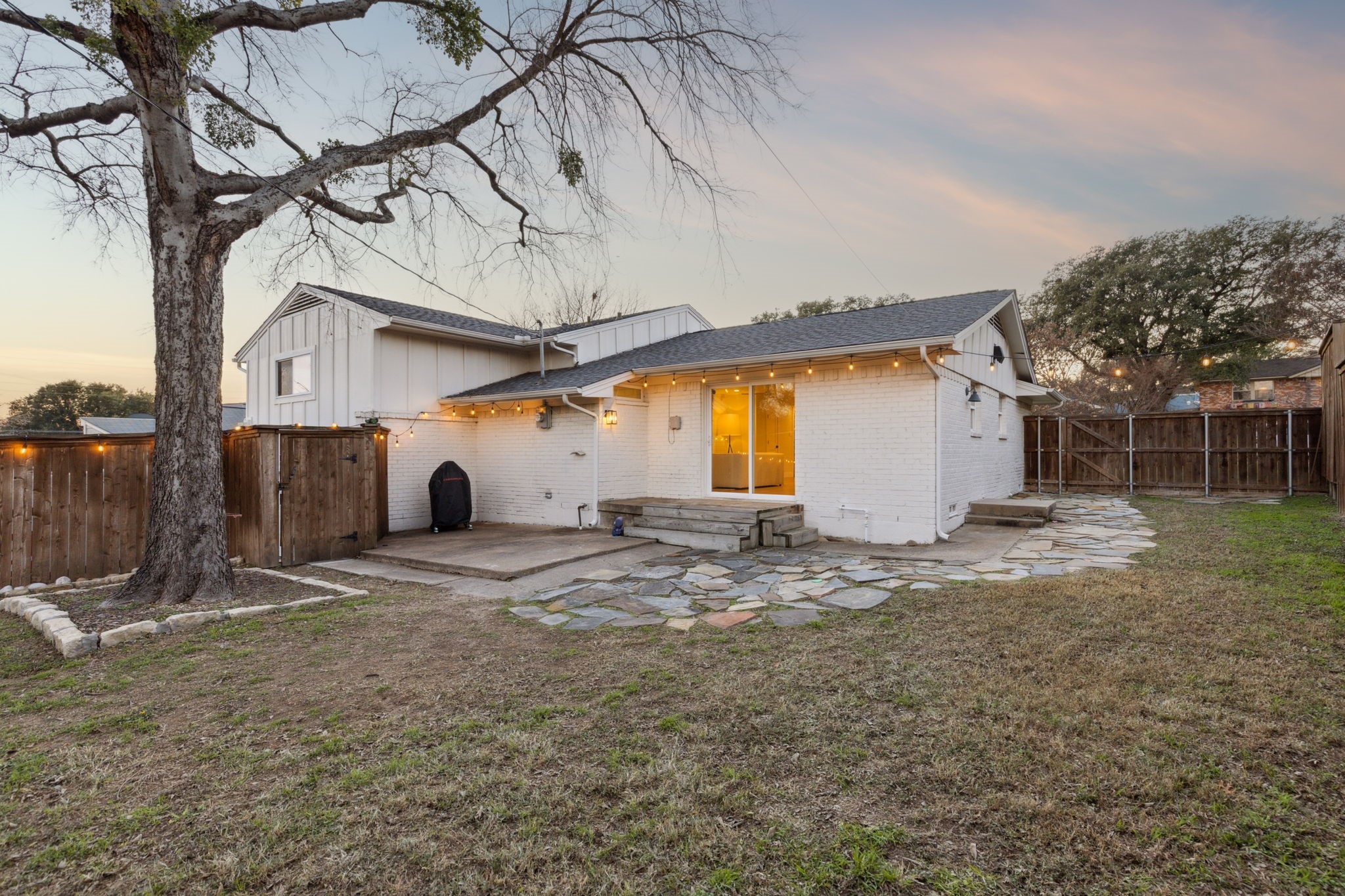9814 Queenswood Lane
