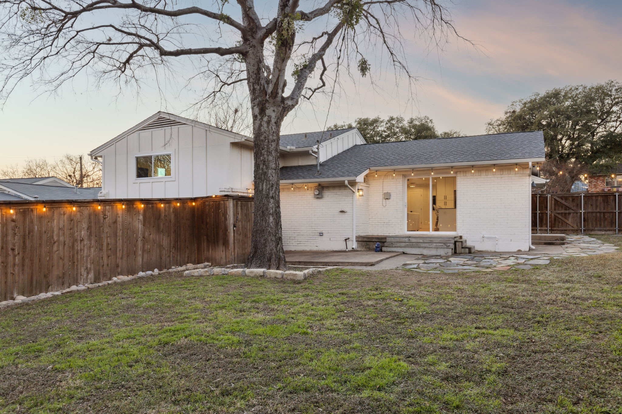 9814 Queenswood Lane