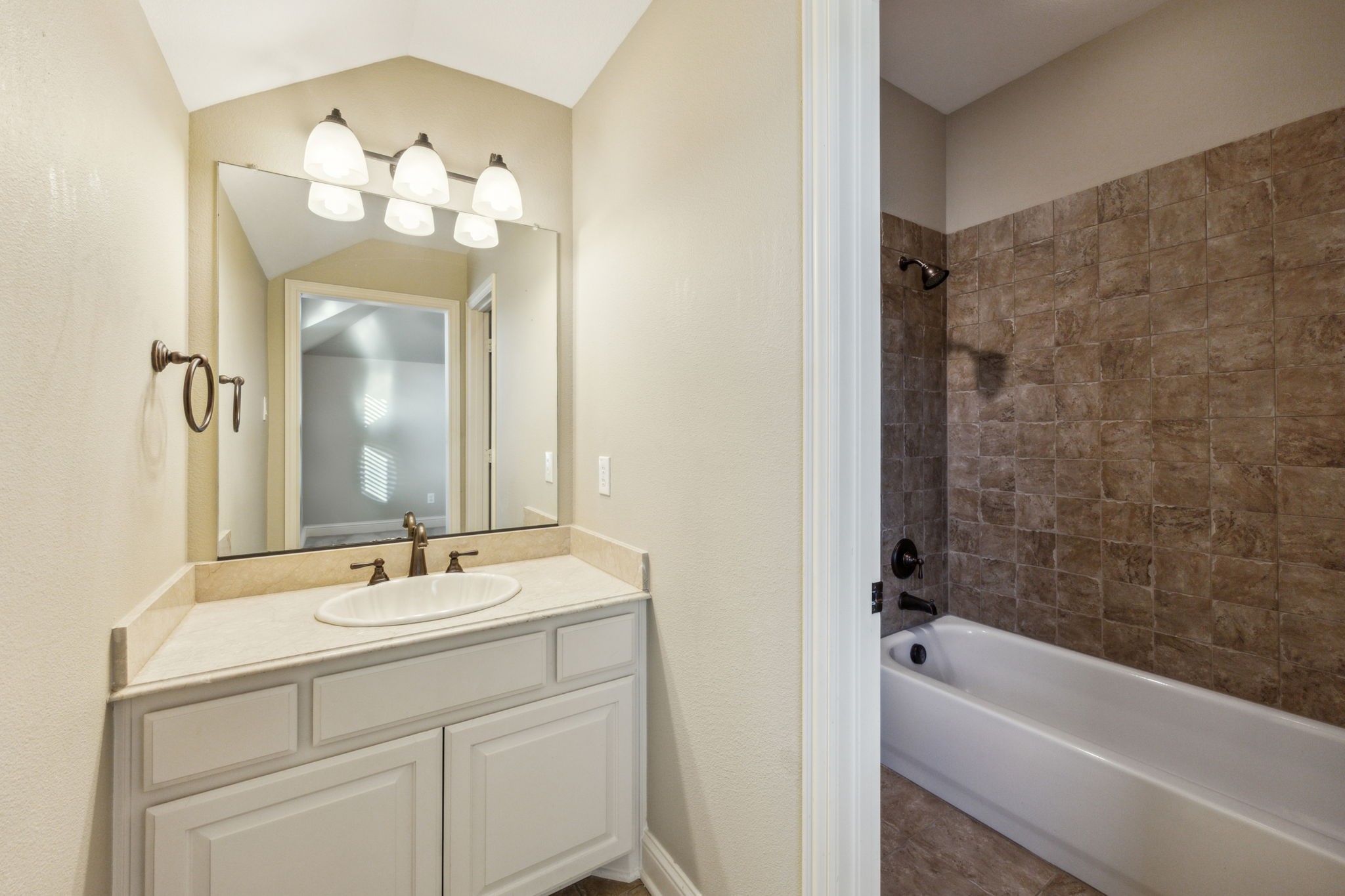 8620 Canyon Crossing