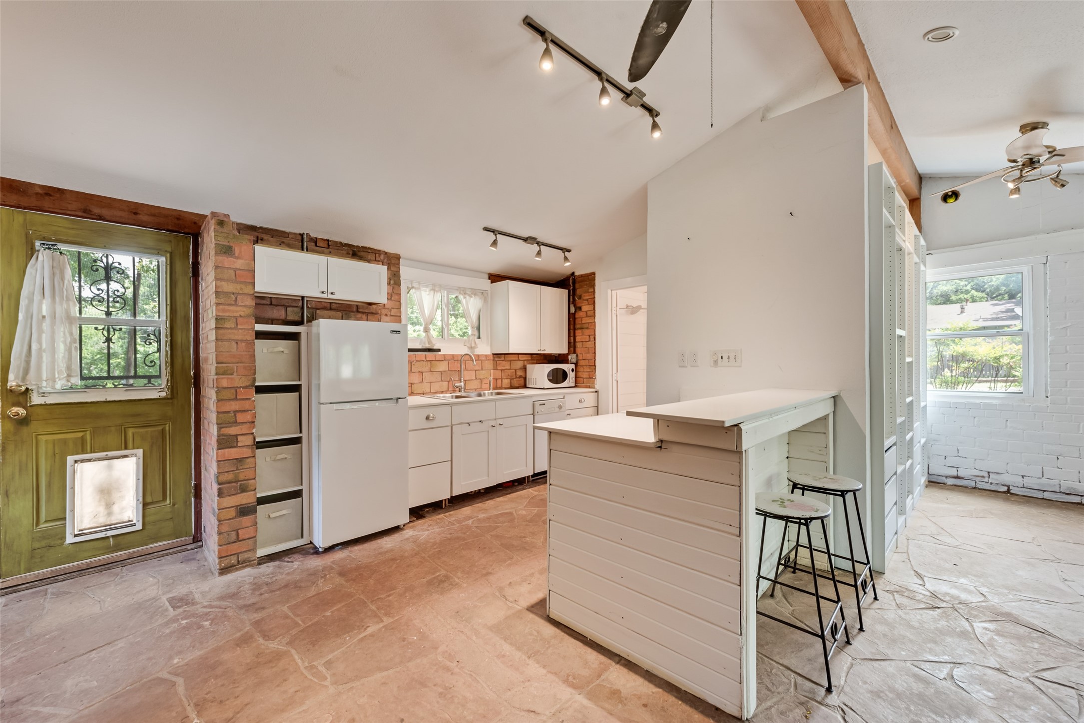 501 Lakeshore Road