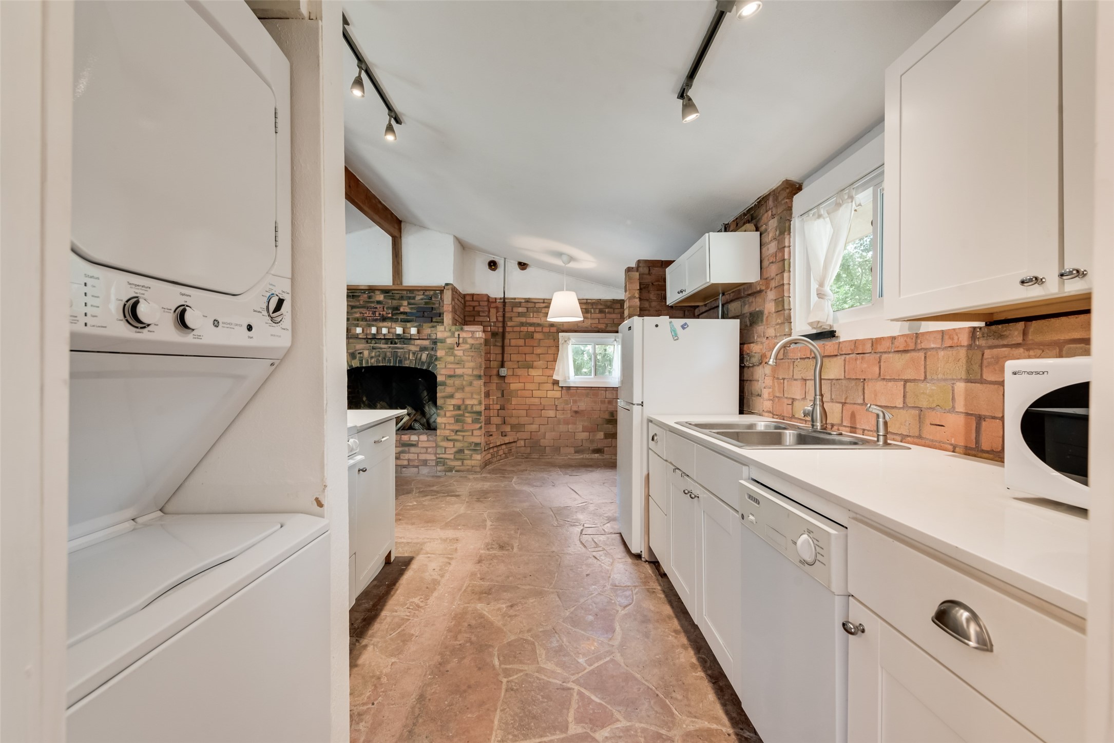 501 Lakeshore Road