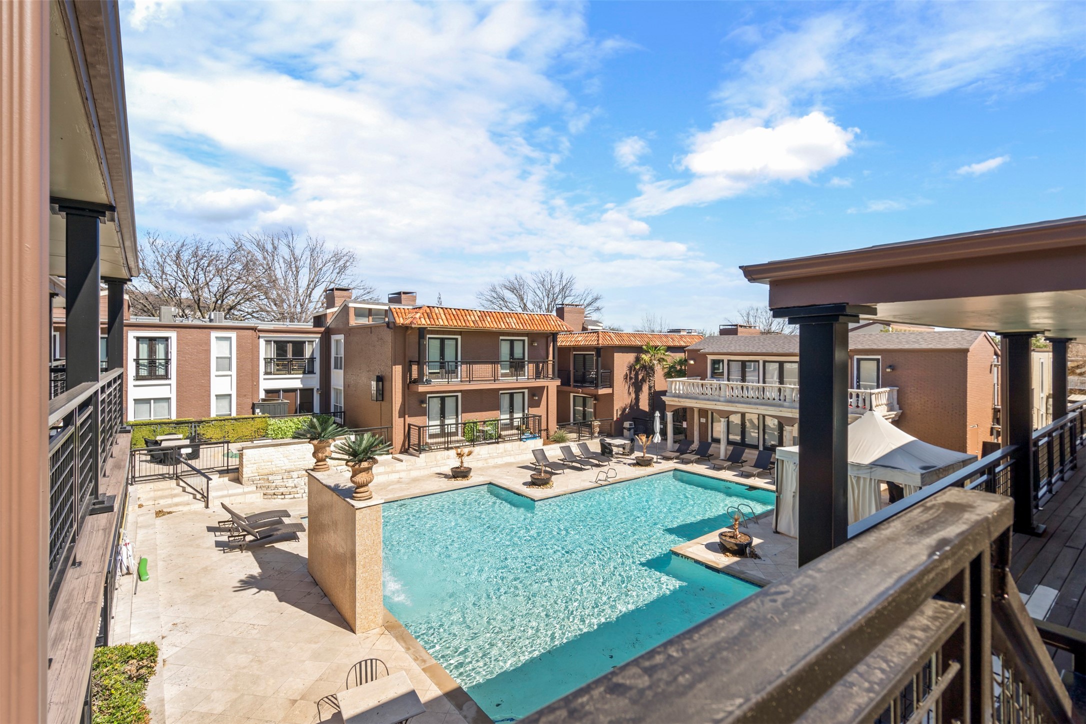 5916 Sandhurst Lane 225