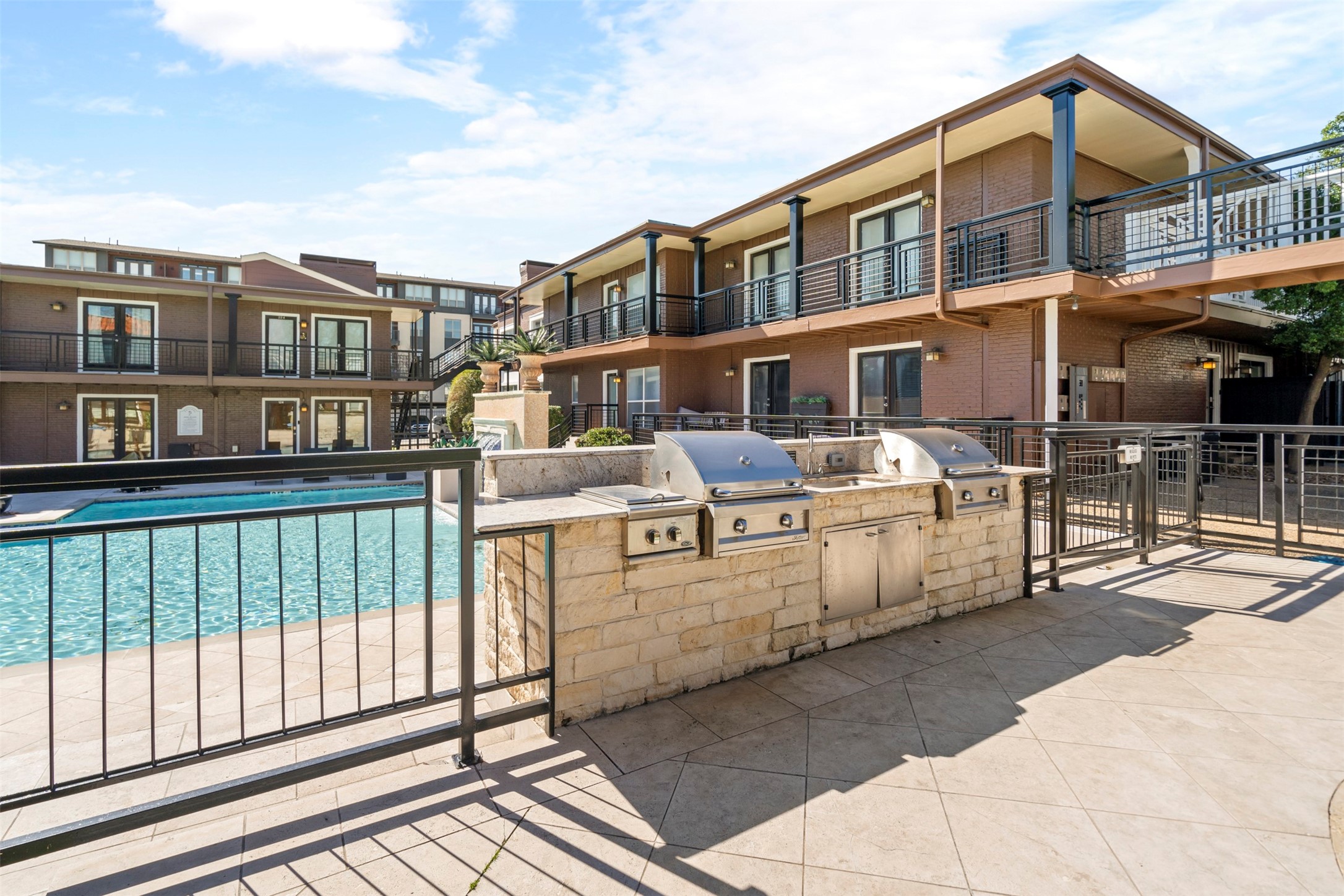 5916 Sandhurst Lane 225