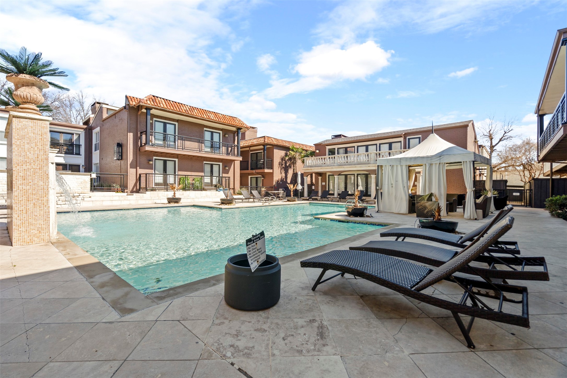 5916 Sandhurst Lane 225