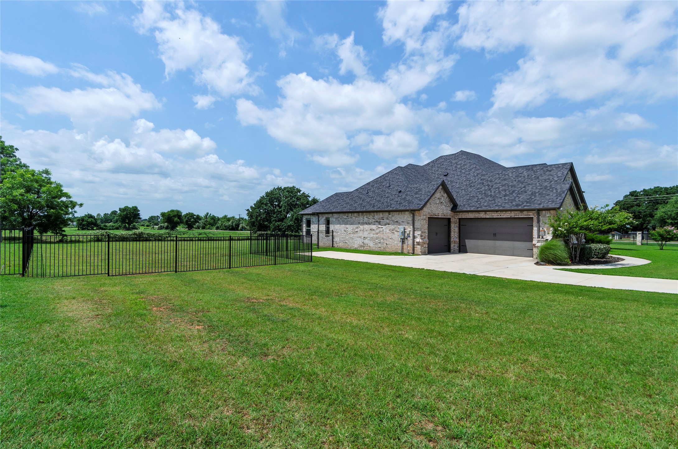 1407 Isabella Court