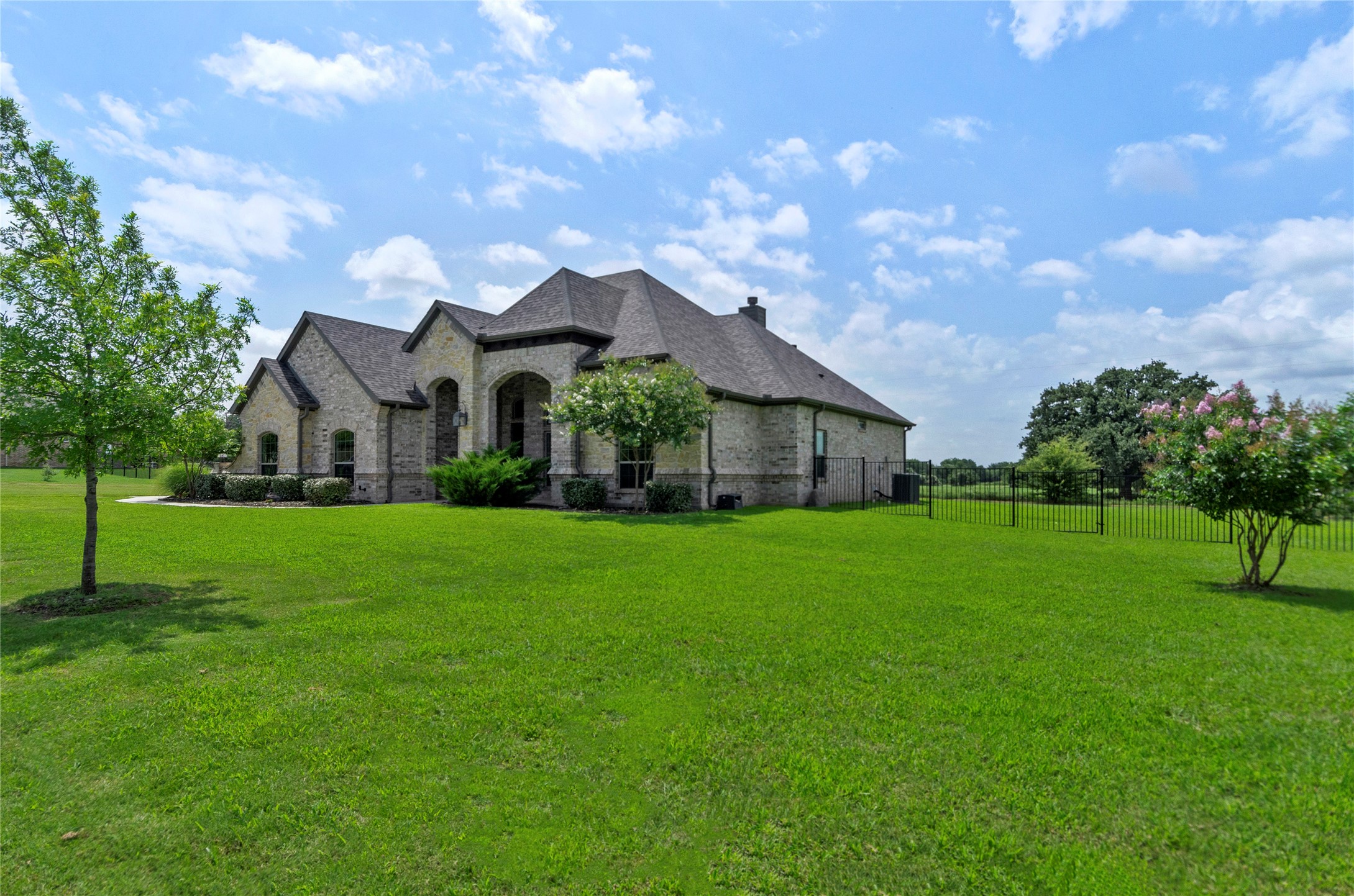 1407 Isabella Court