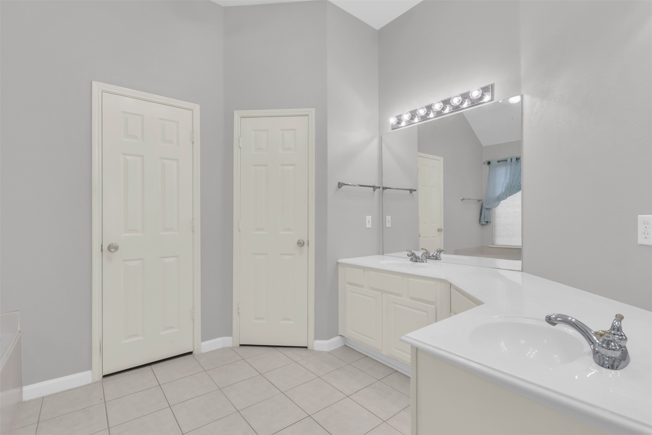 6113 Silverleaf Lane