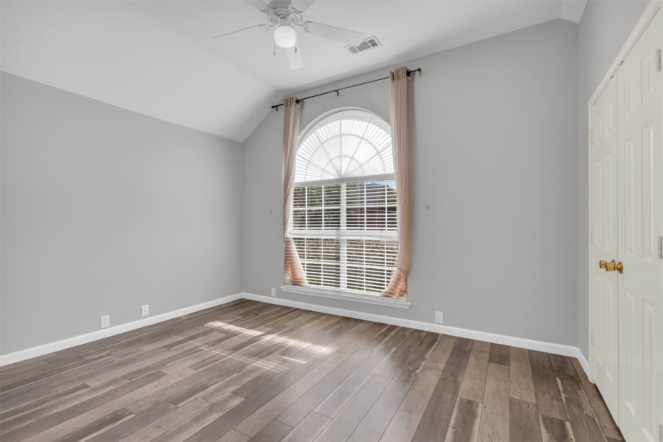 6113 Silverleaf Lane