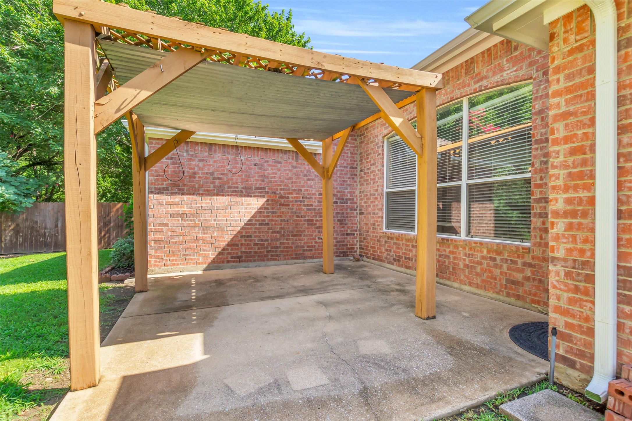 6113 Silverleaf Lane