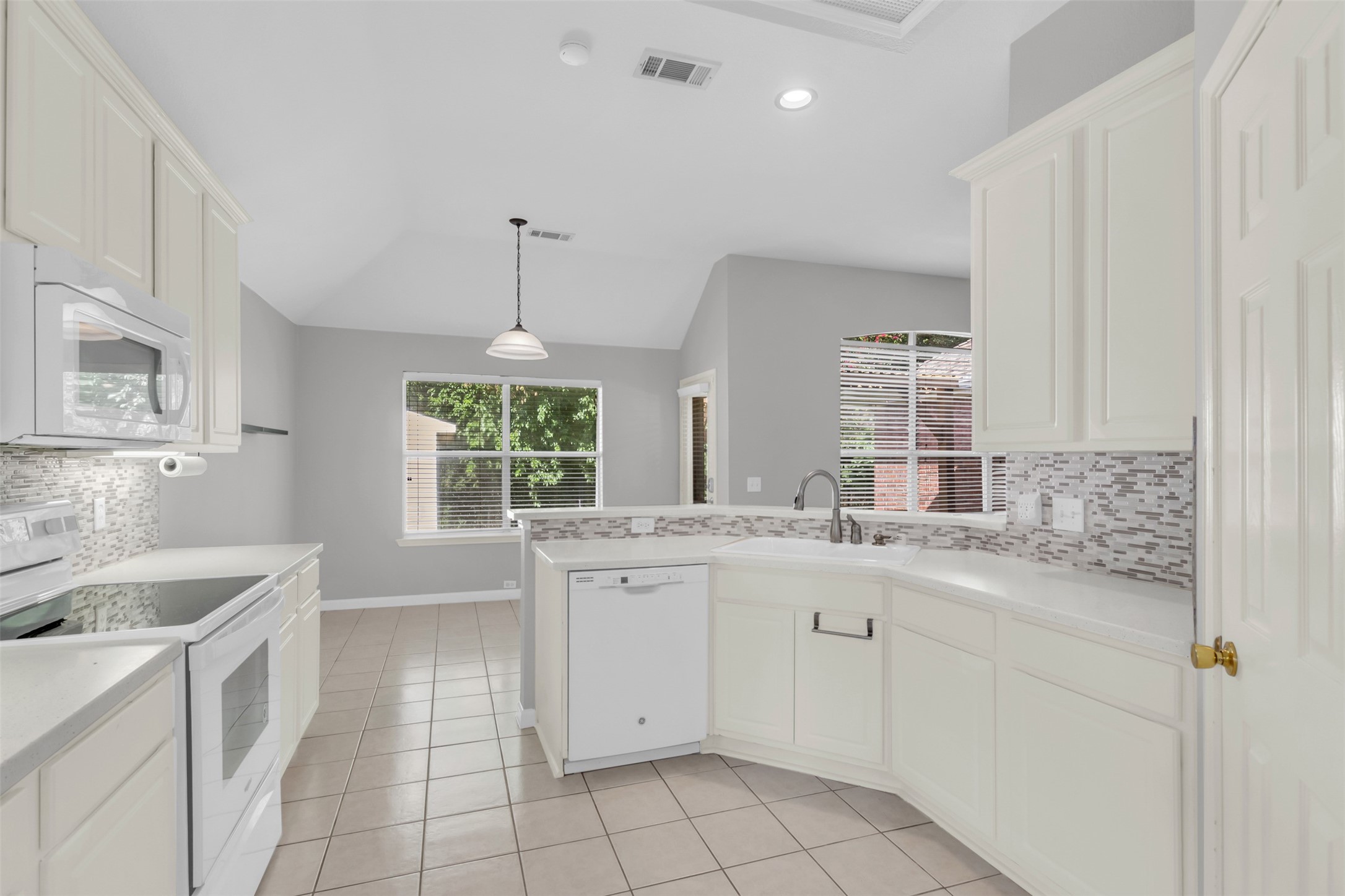 6113 Silverleaf Lane