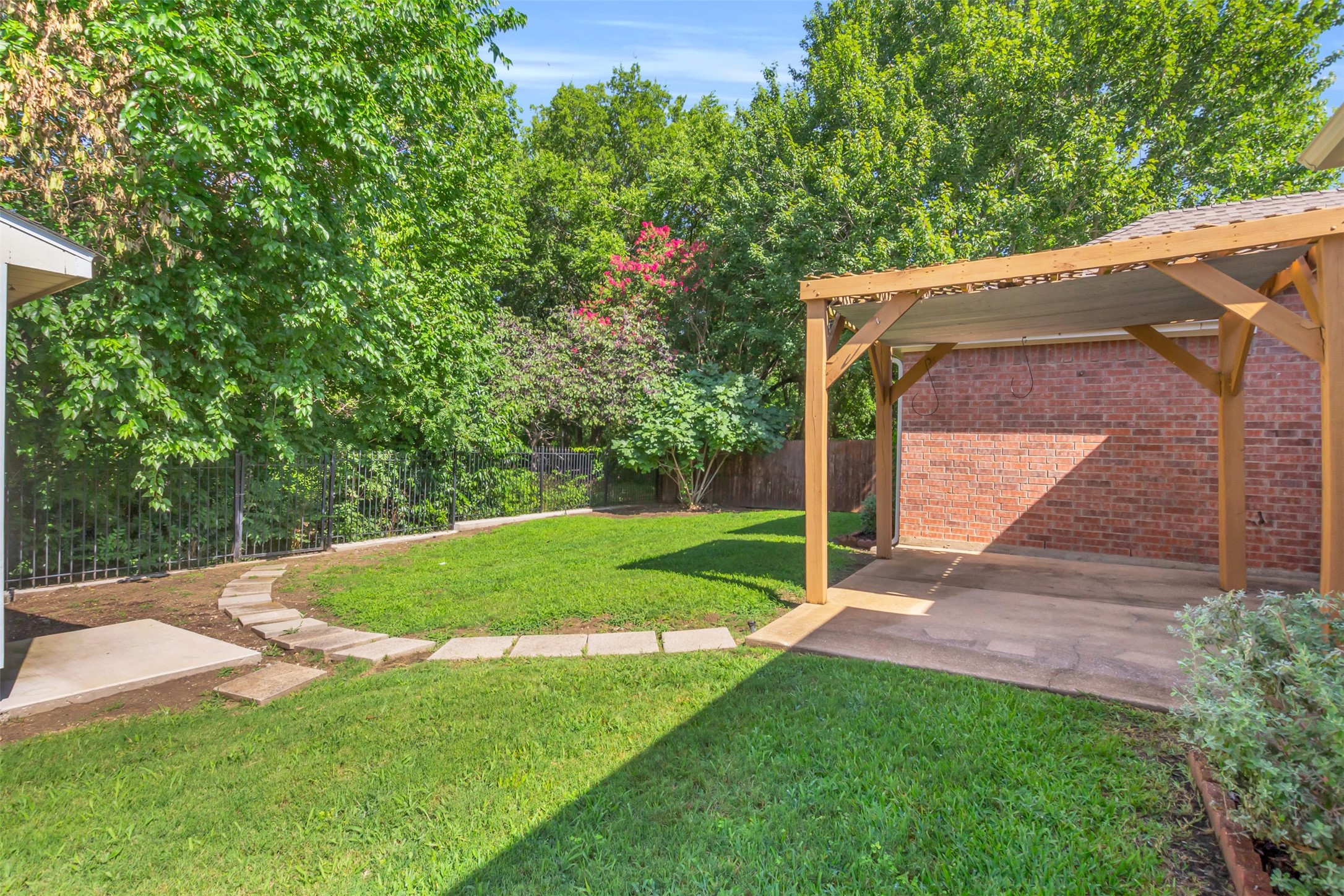 6113 Silverleaf Lane