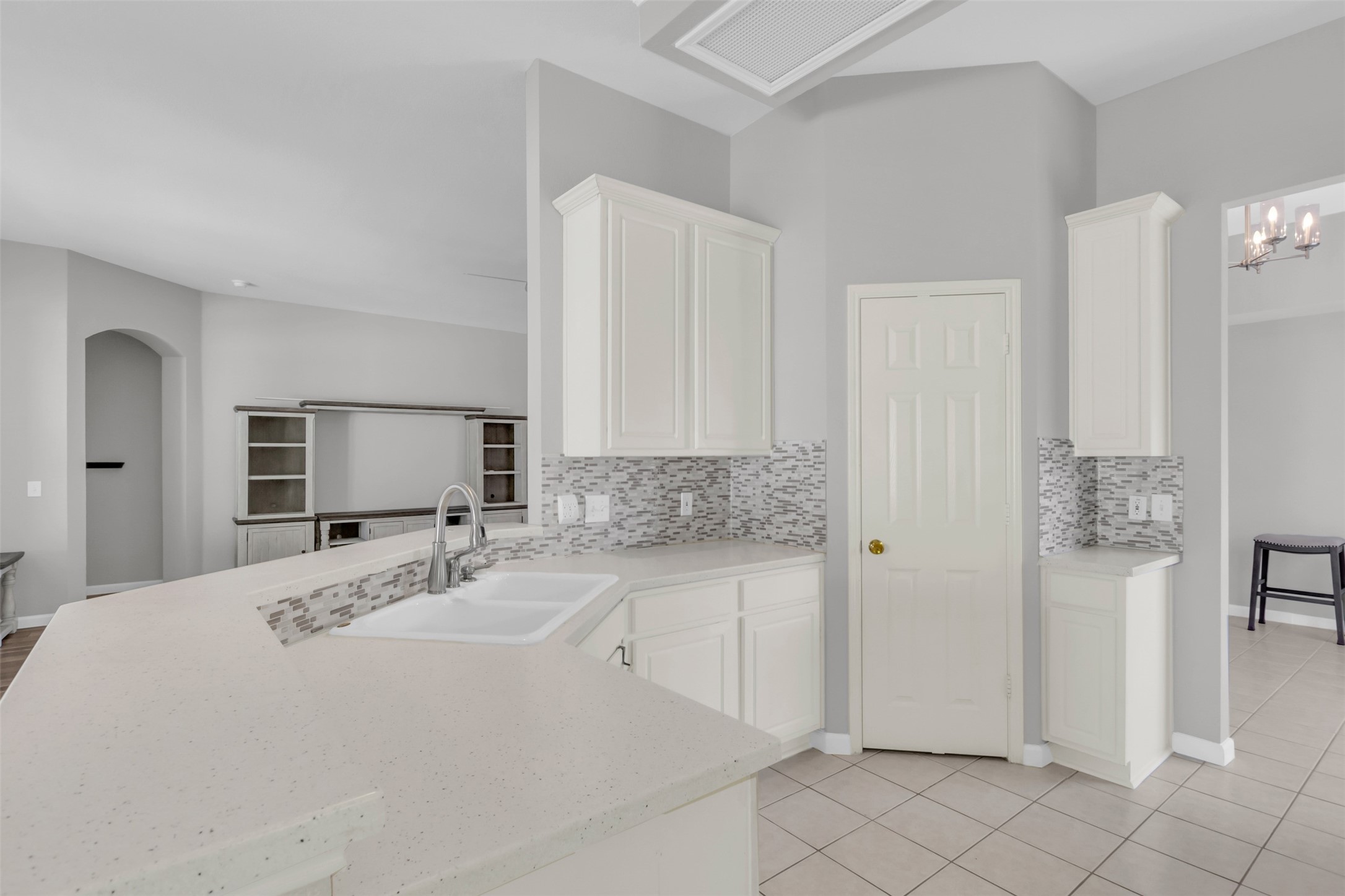 6113 Silverleaf Lane