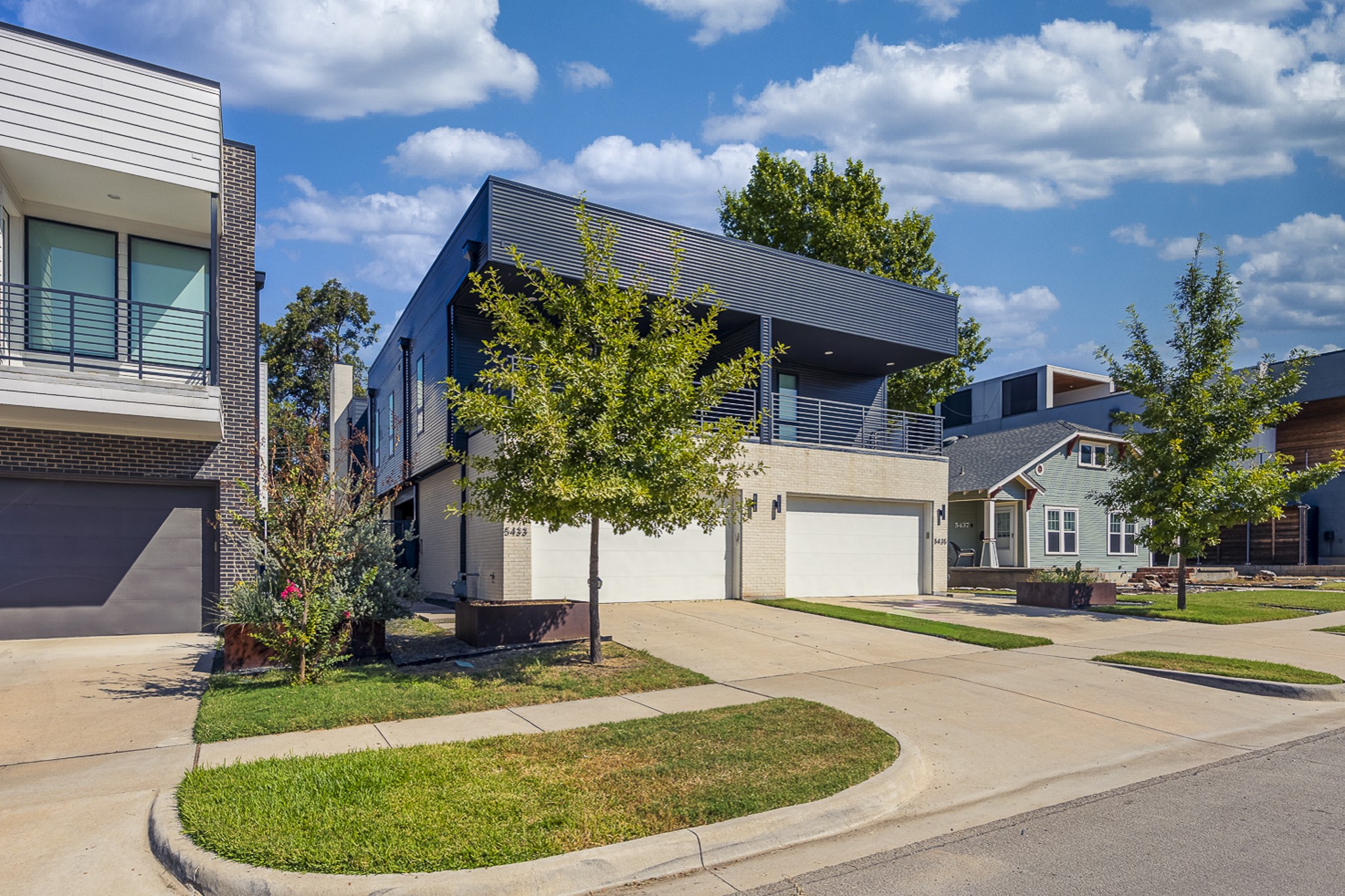 5433 Melrose Avenue
