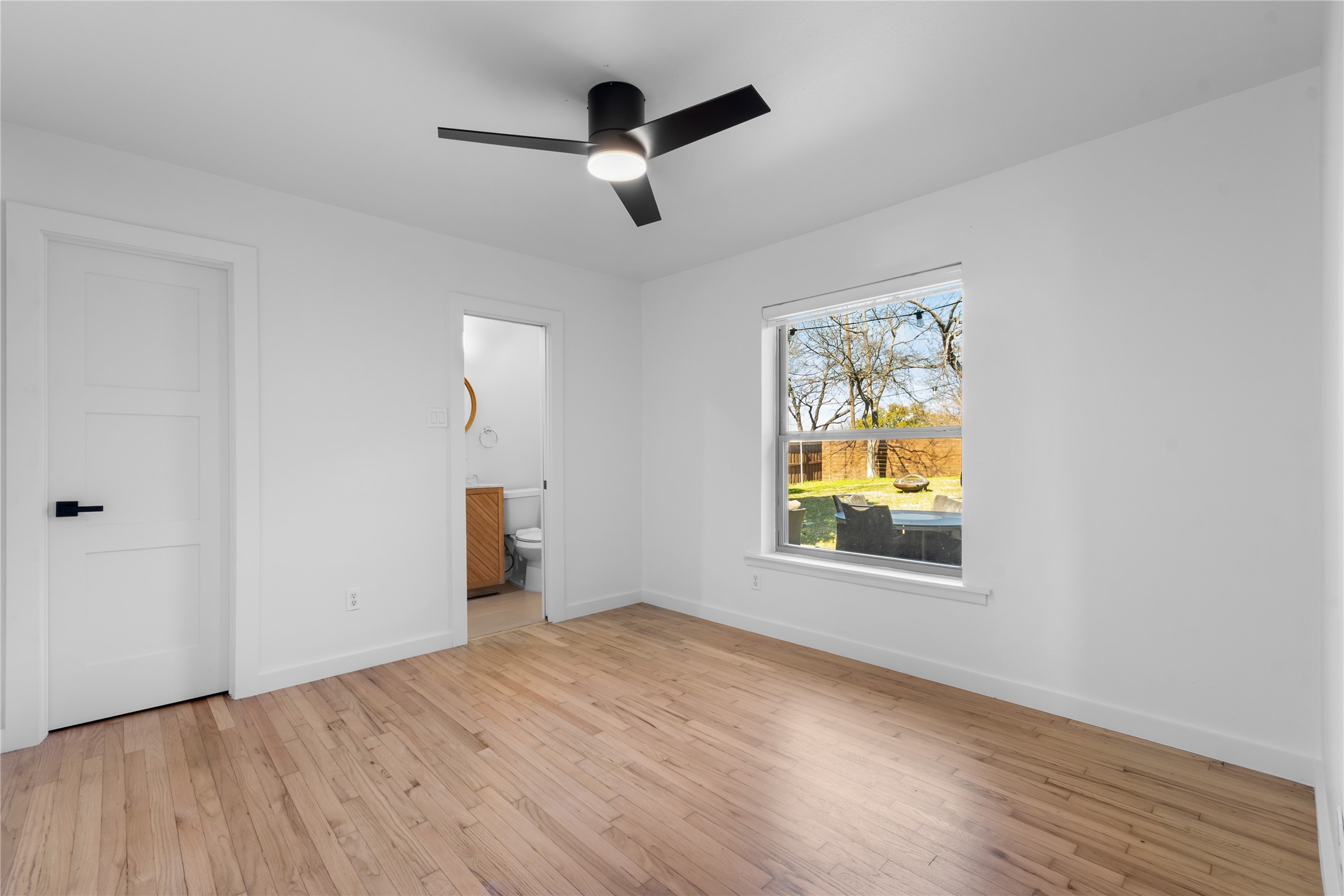 2211 Longwood Lane