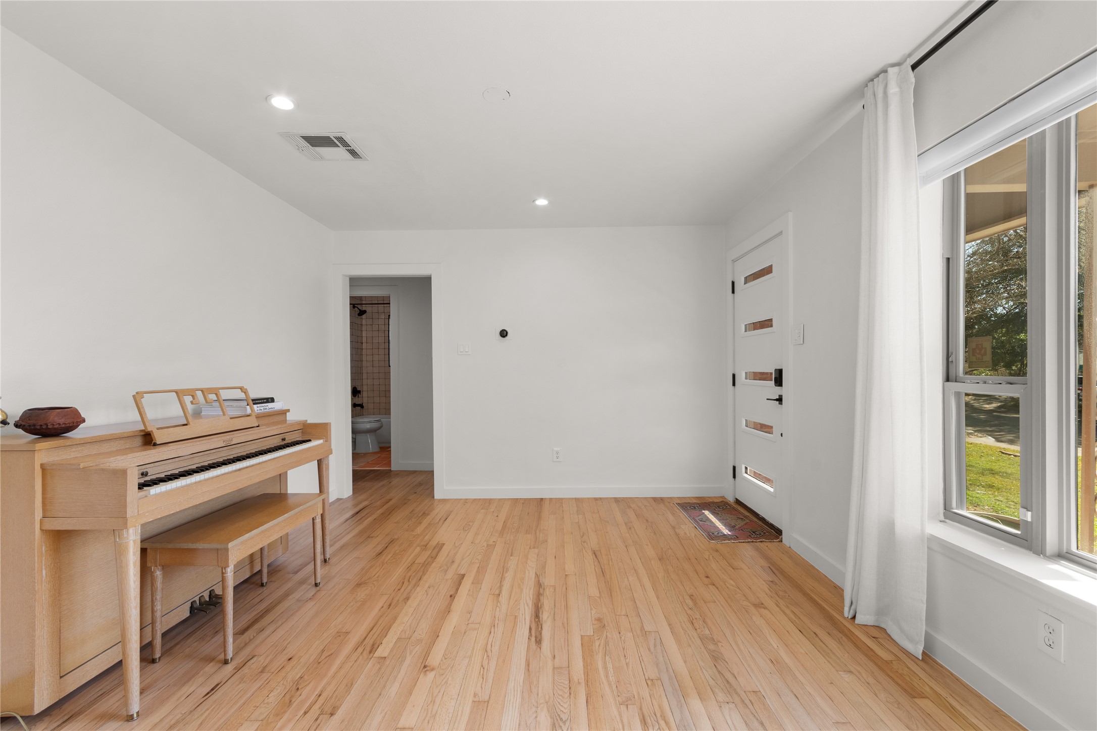 2211 Longwood Lane