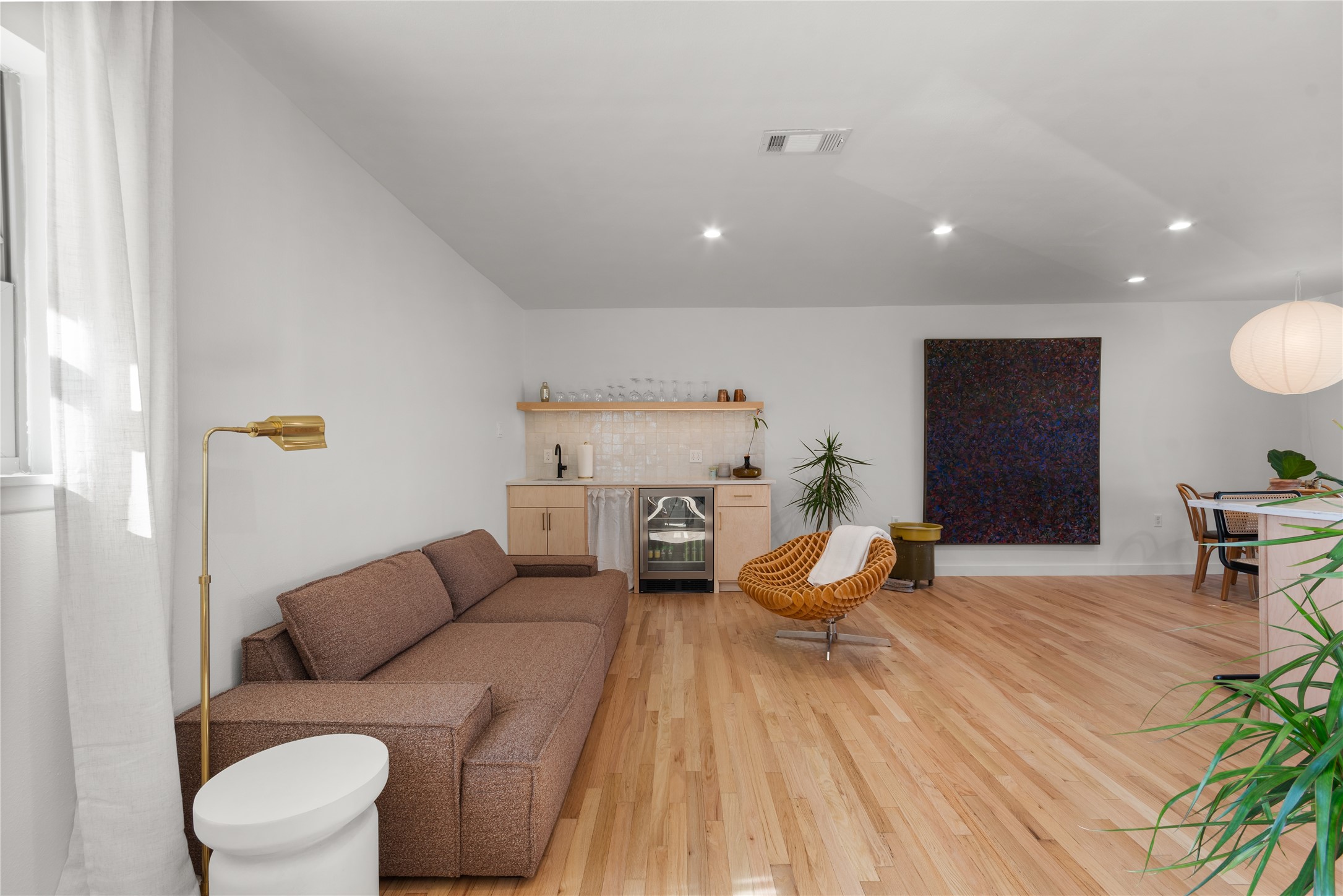 2211 Longwood Lane