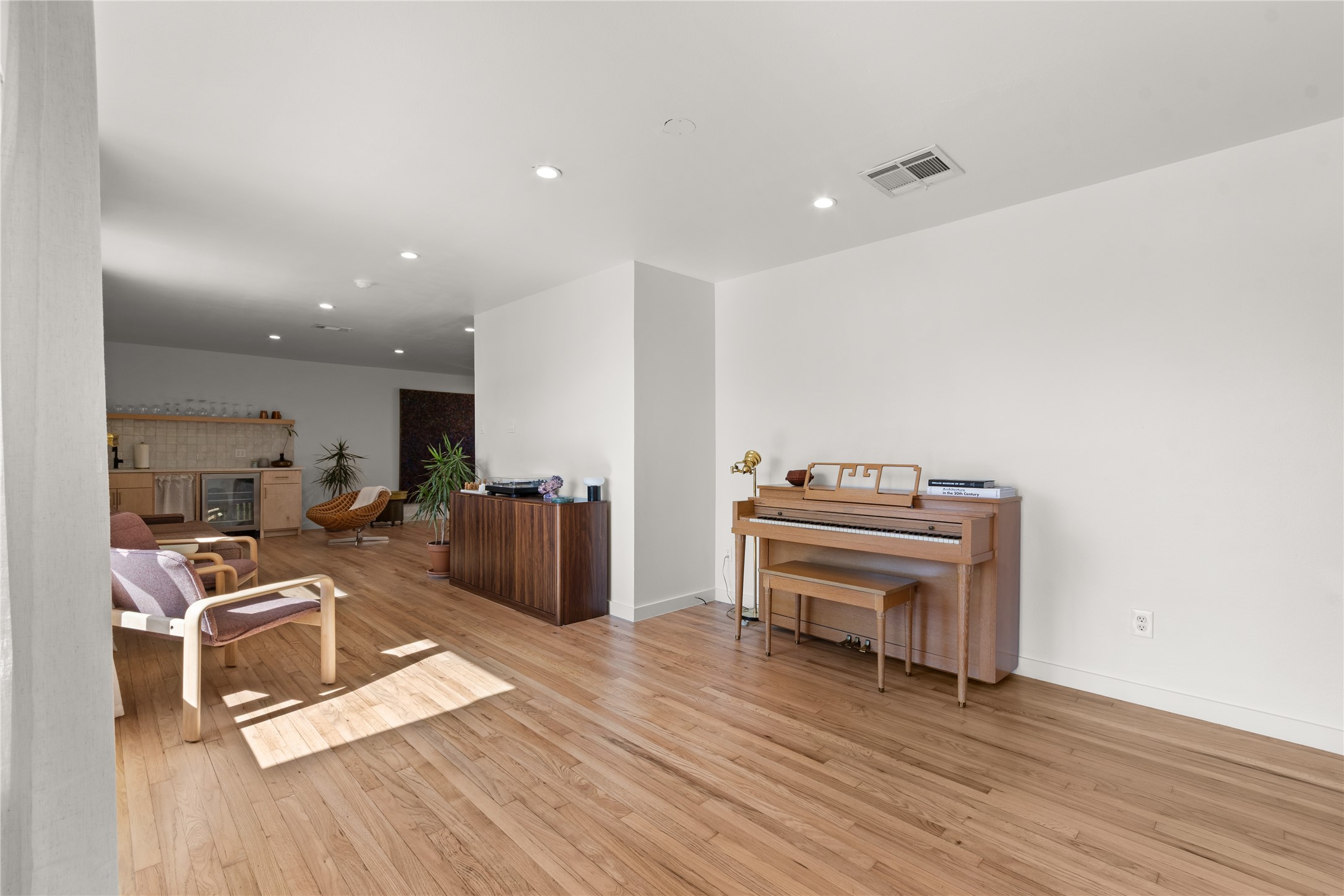 2211 Longwood Lane