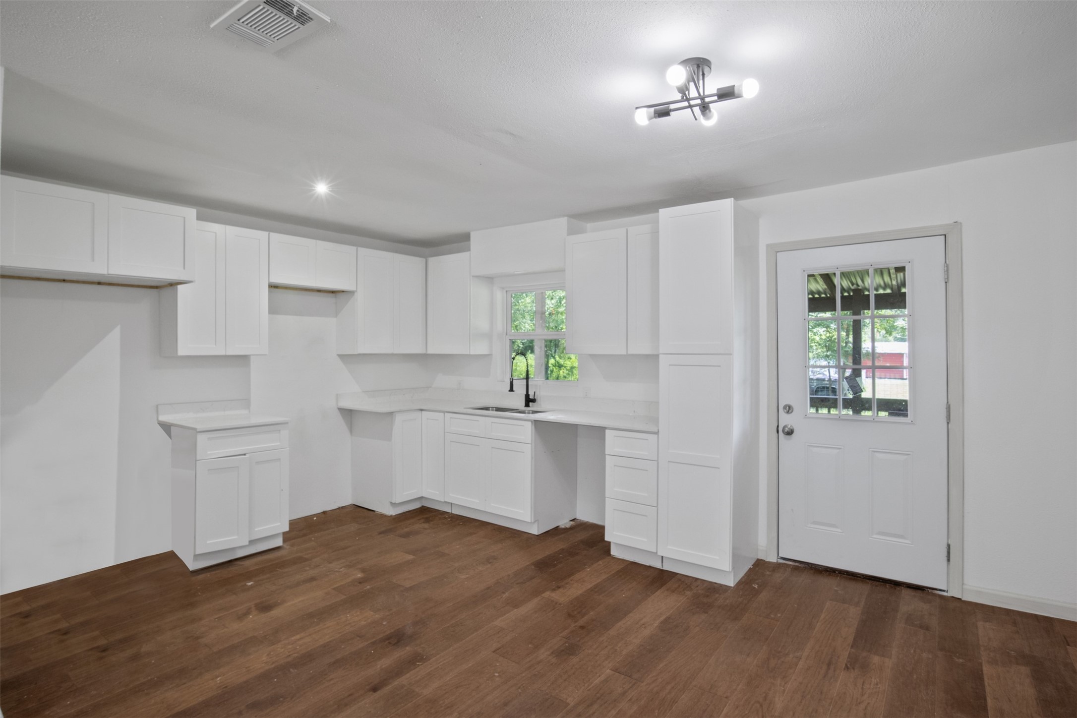 121 Circle Drive