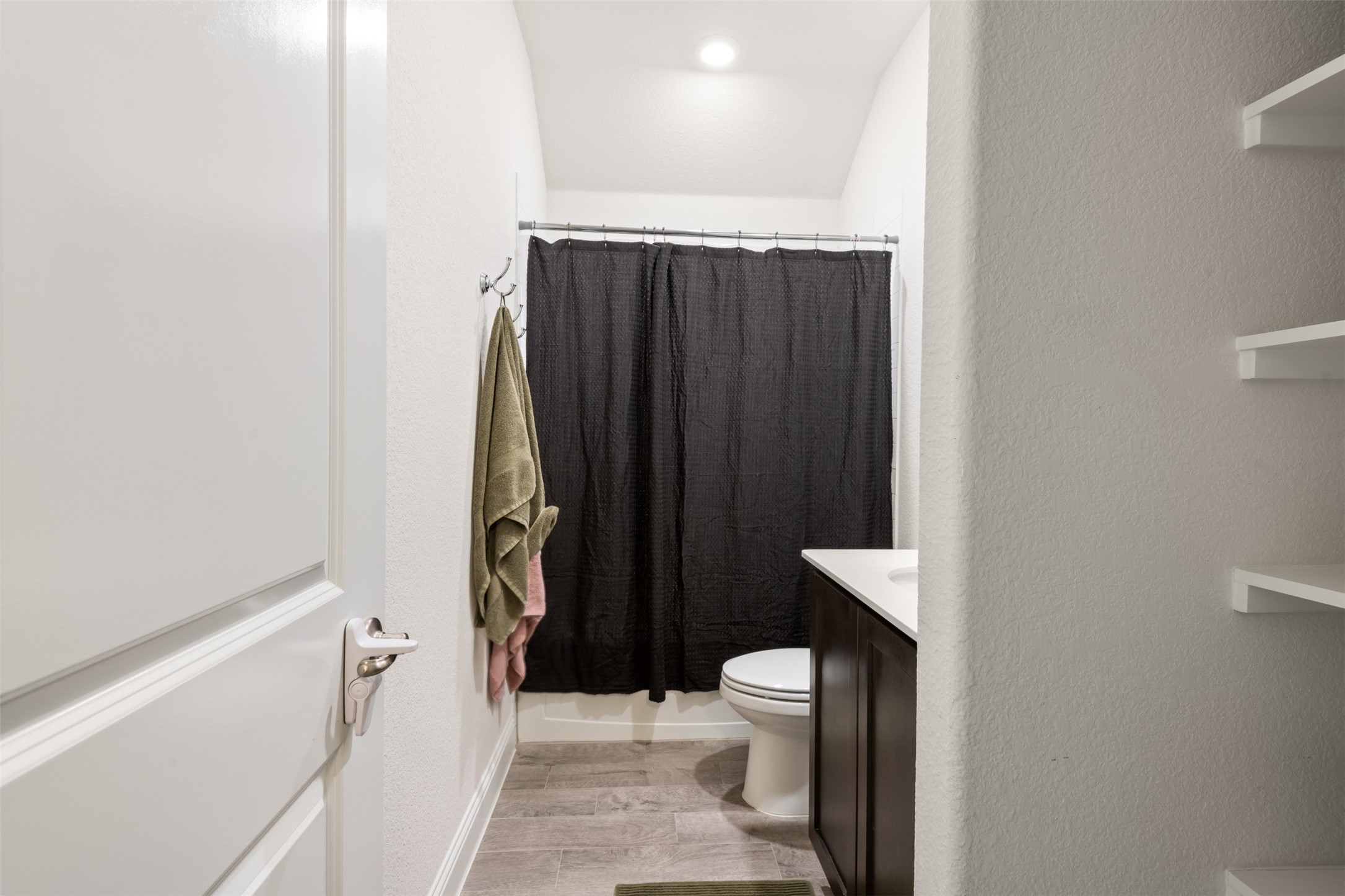 11028 Los Alamos Drive