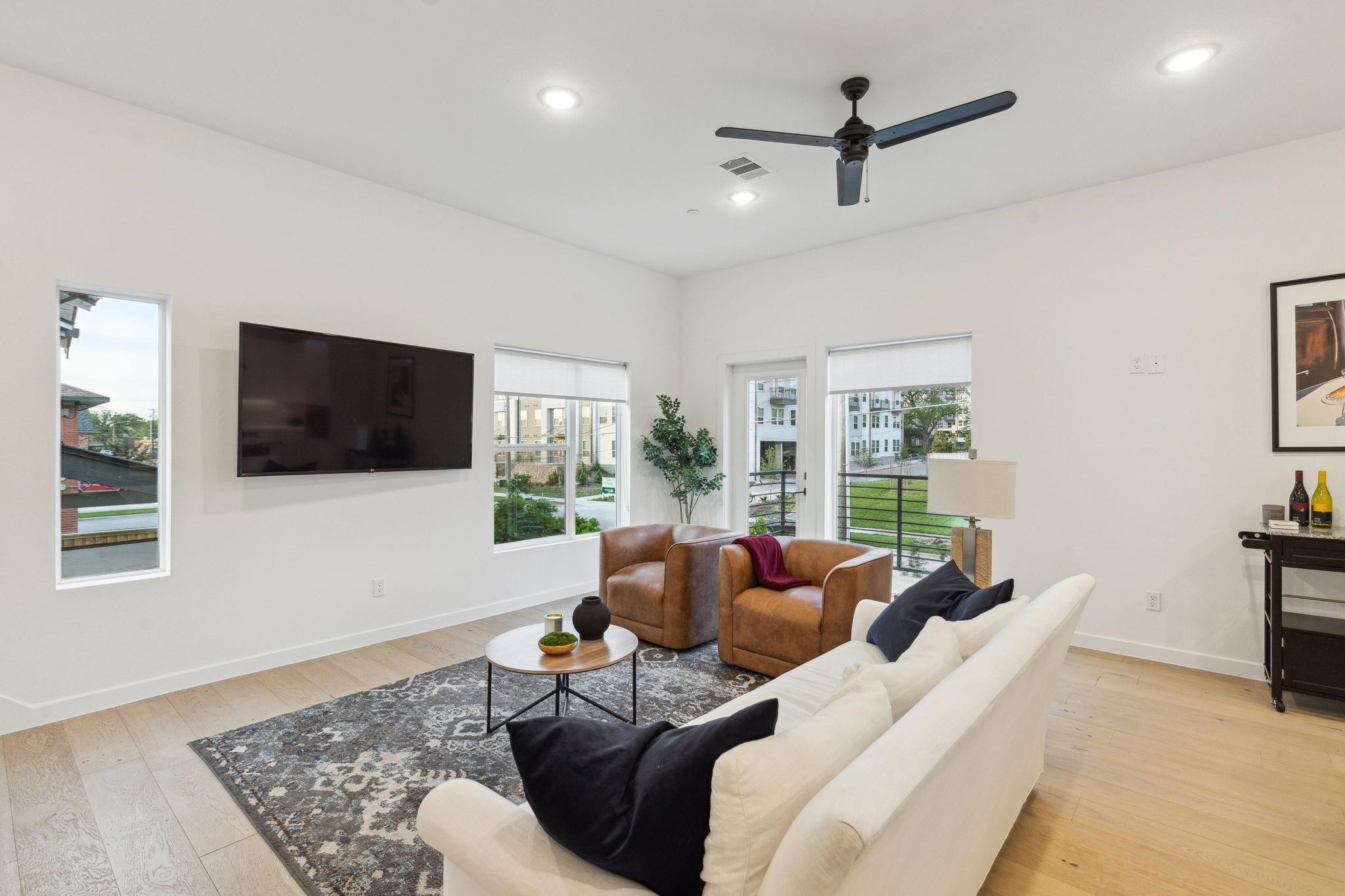 1507 N Garrett Avenue 201