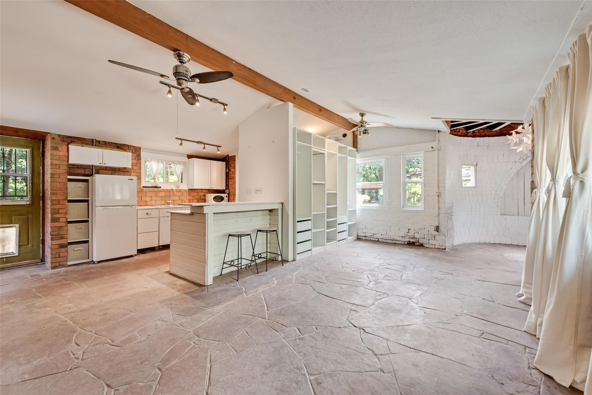 501 Lakeshore Road