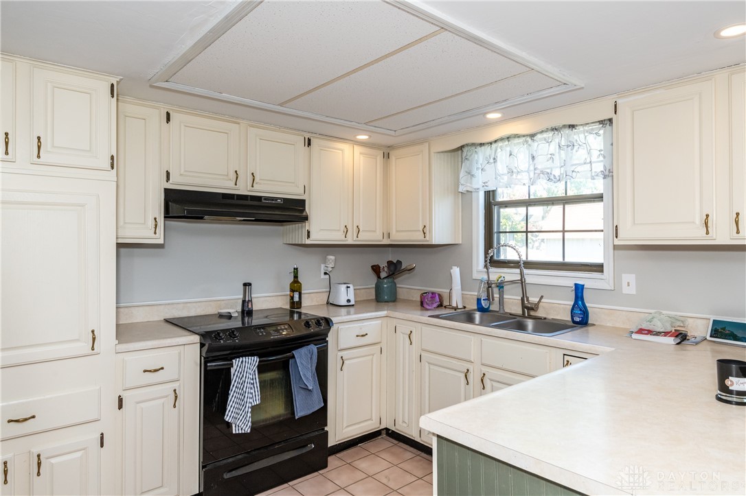 2301 Hunterglen Court