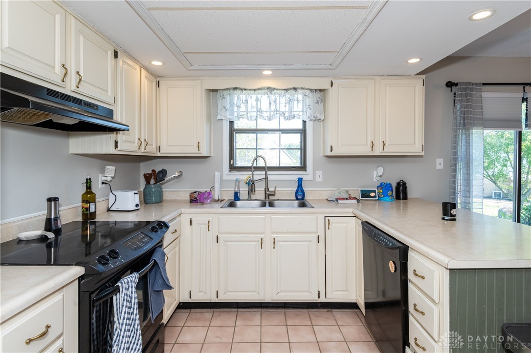 2301 Hunterglen Court