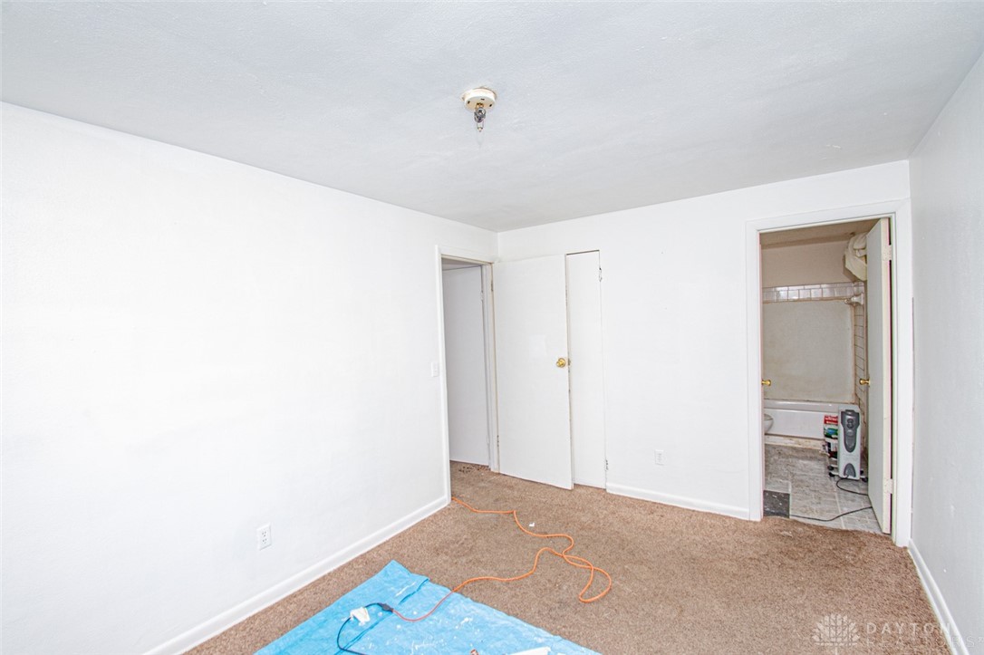 34 S Hatfield Street