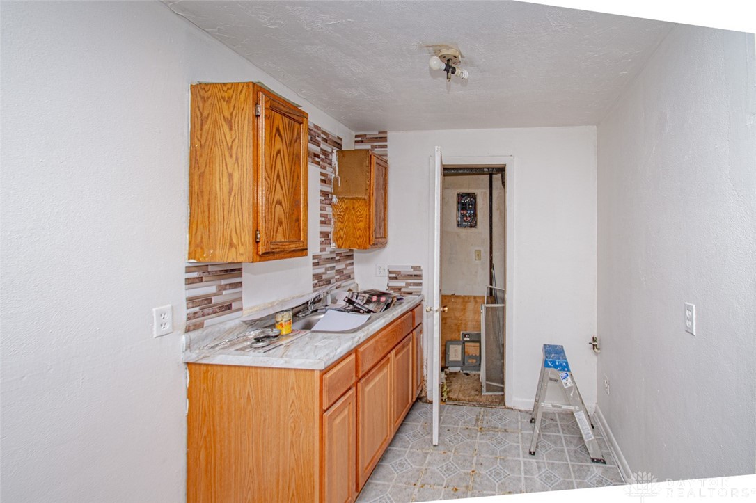 34 S Hatfield Street