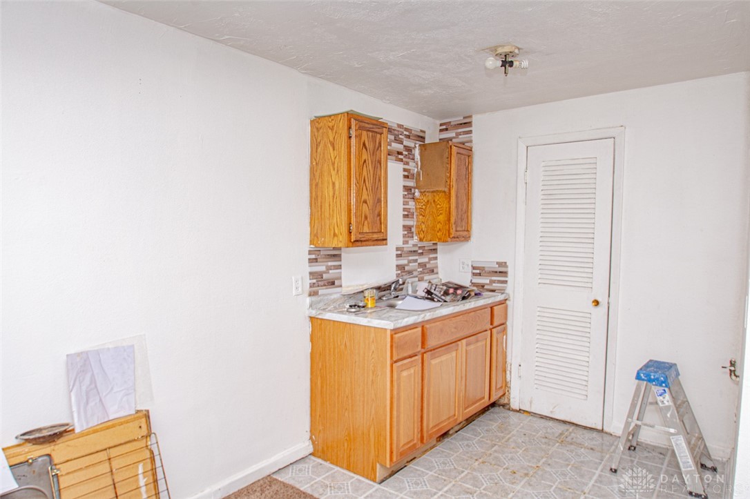 34 S Hatfield Street