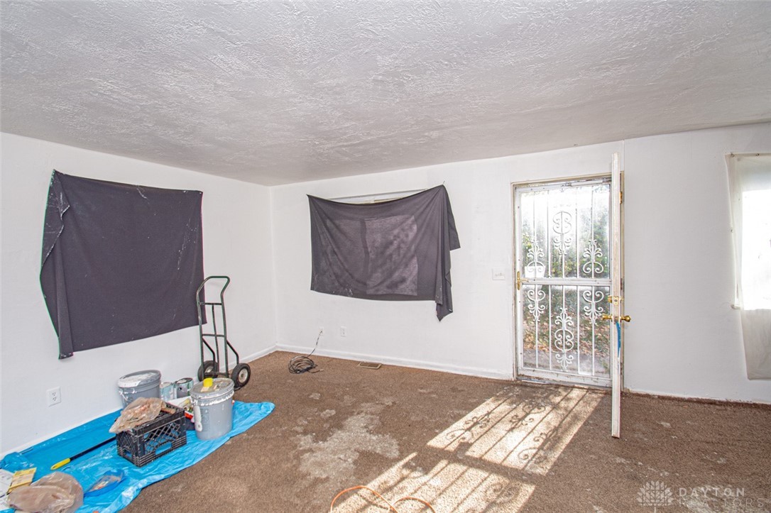 34 S Hatfield Street