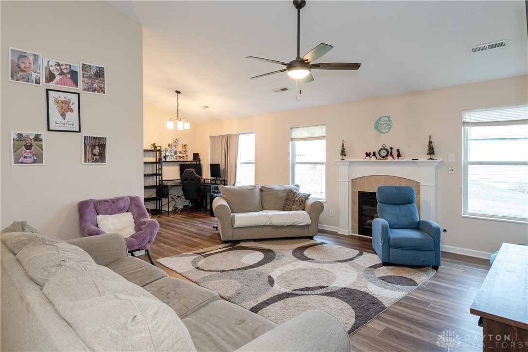 405 Hollywood Boulevard