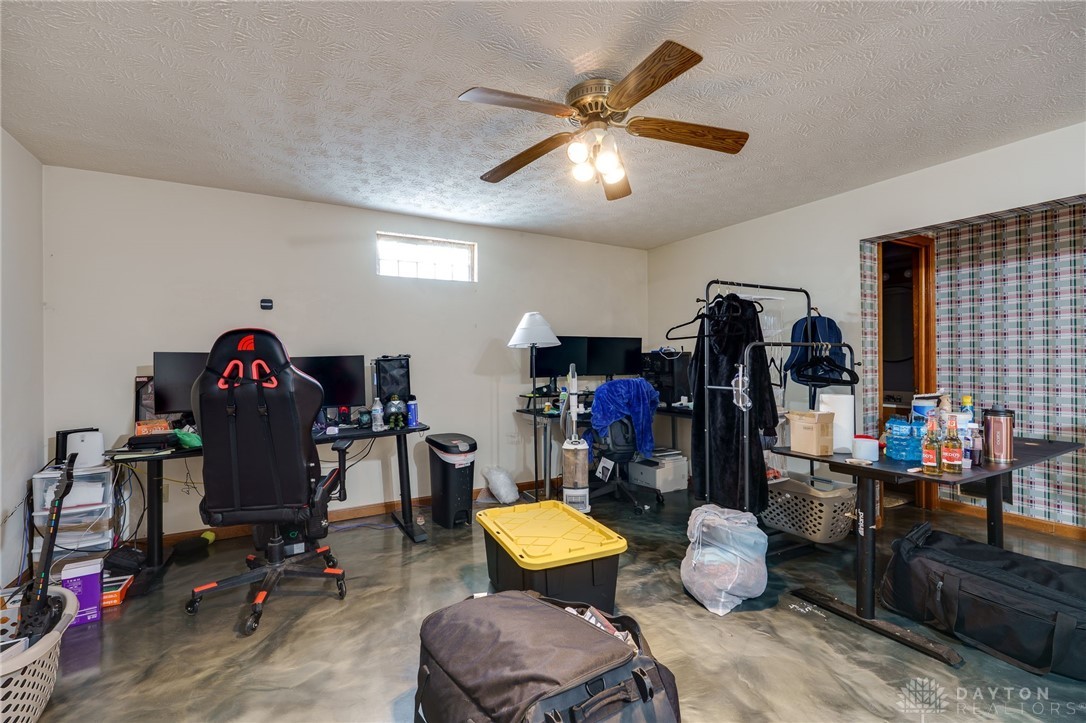 6422 Hollowview Trail