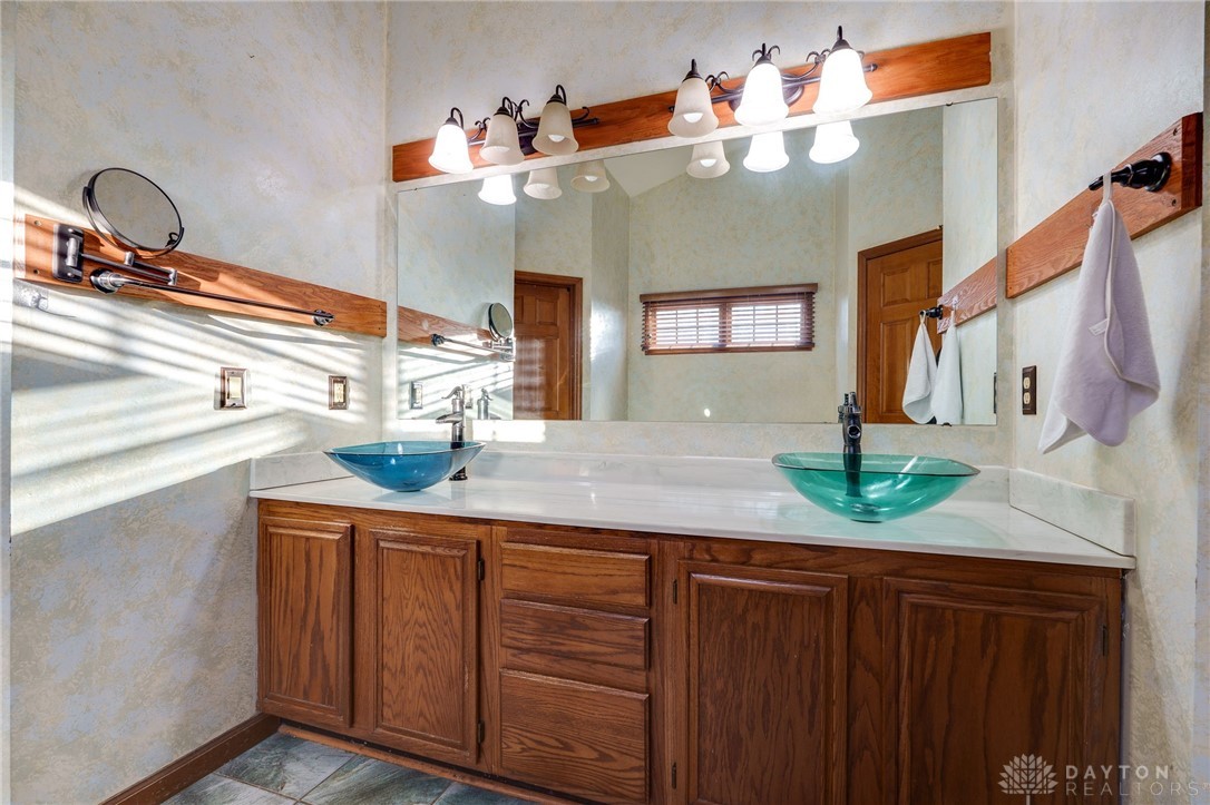 6422 Hollowview Trail