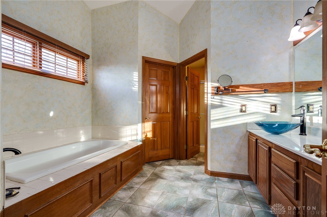 6422 Hollowview Trail