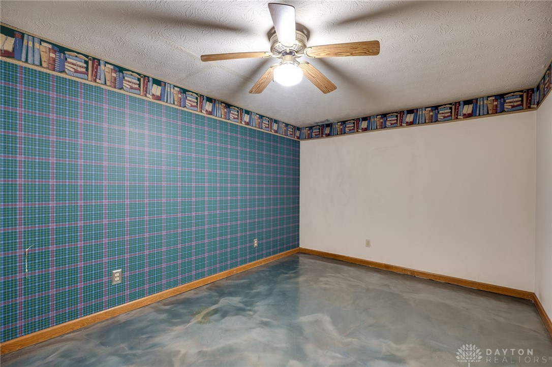 6422 Hollowview Trail