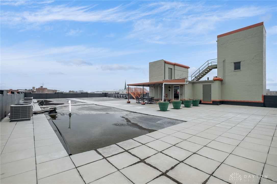 207 E 6th Street 204