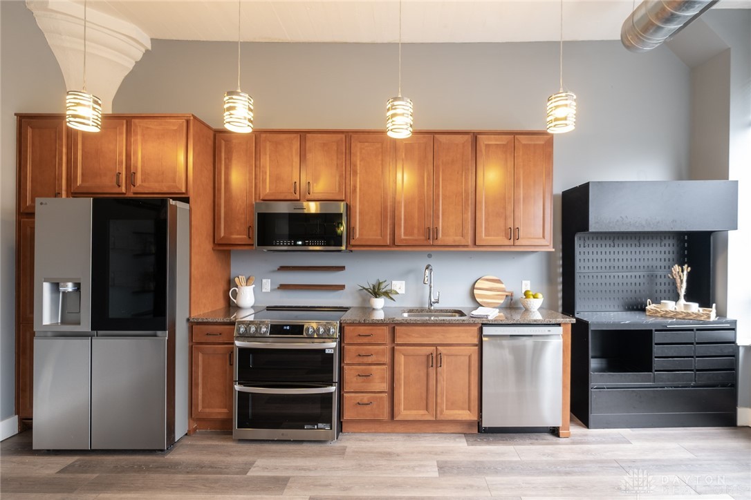 207 E 6th Street 204