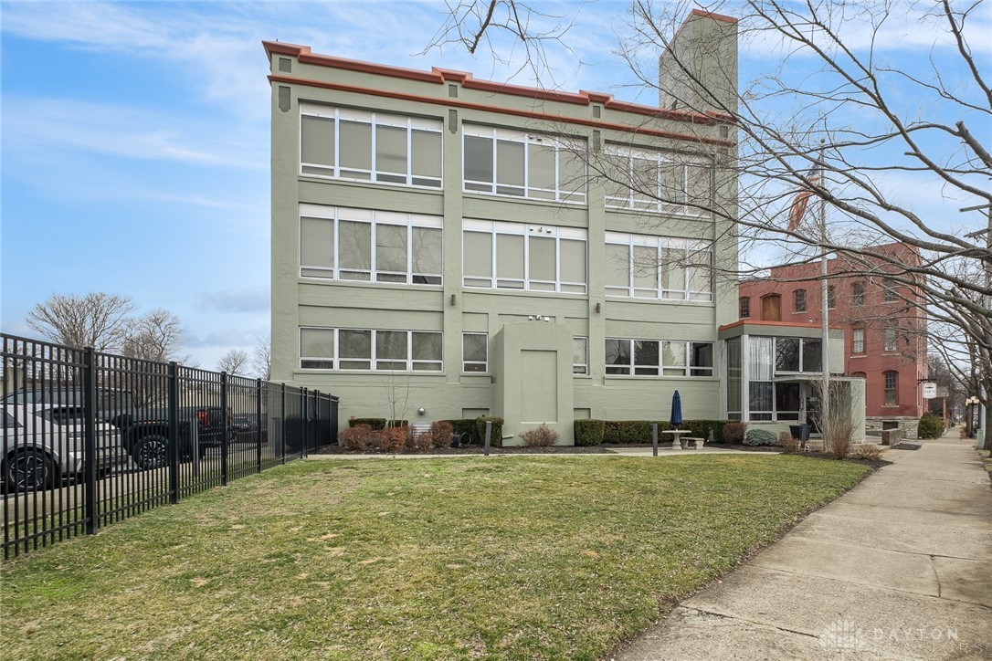 207 E 6th Street 204