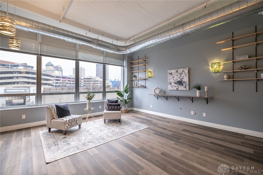 207 E 6th Street 204