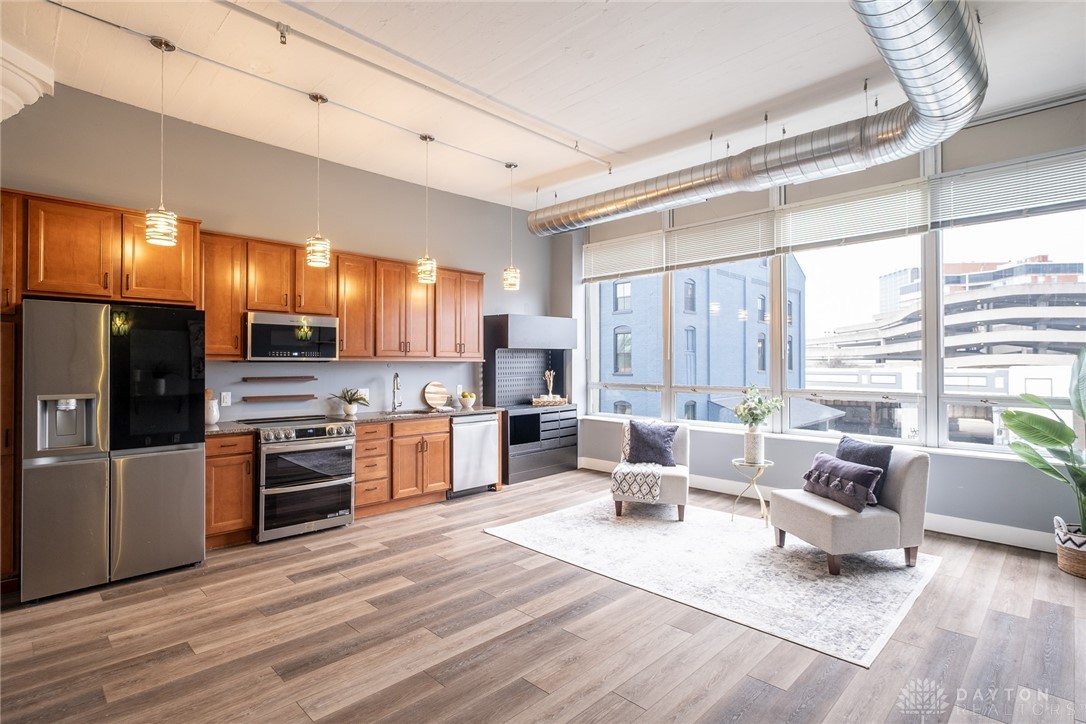 207 E 6th Street 204