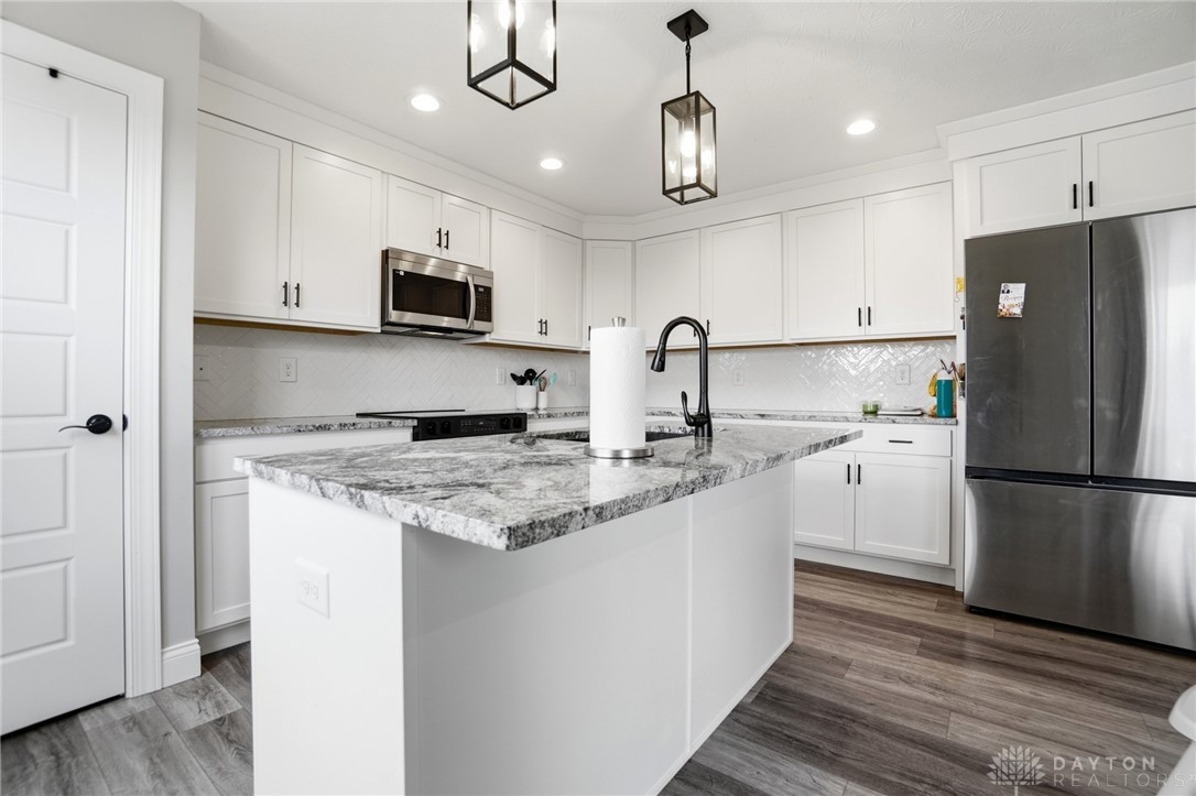 2203 Cobblestone Court