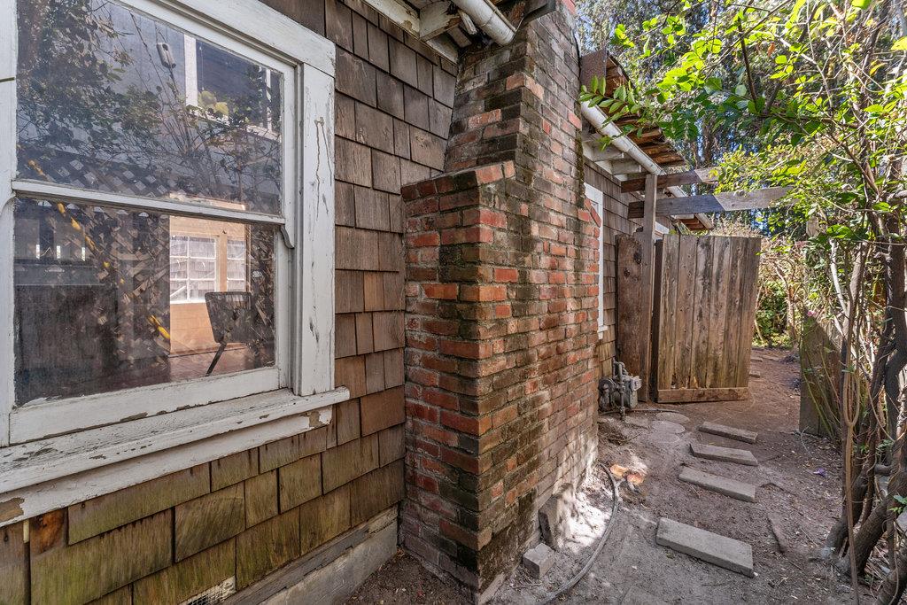 161 Eaton ST